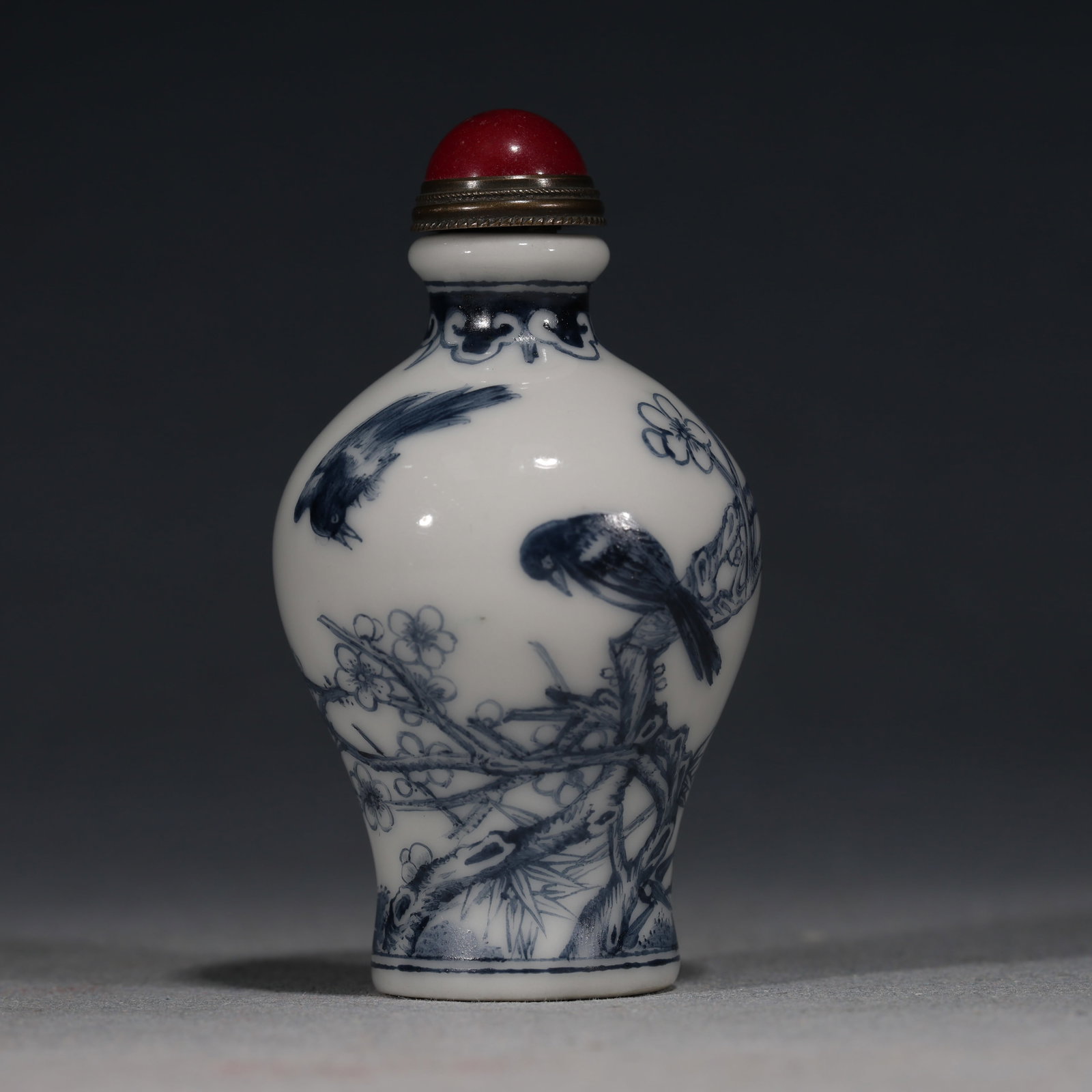 An Exquisite Blue and White Magpie on Plum Blossom Pattern Snuff Bottle: An Exquisite Blue and White Magpie on Plum Blossom Pattern Snuff Bottle,Qing Dynasty, China,Qianlong Four-character Mark,Size:1.6in×1.6in×3in