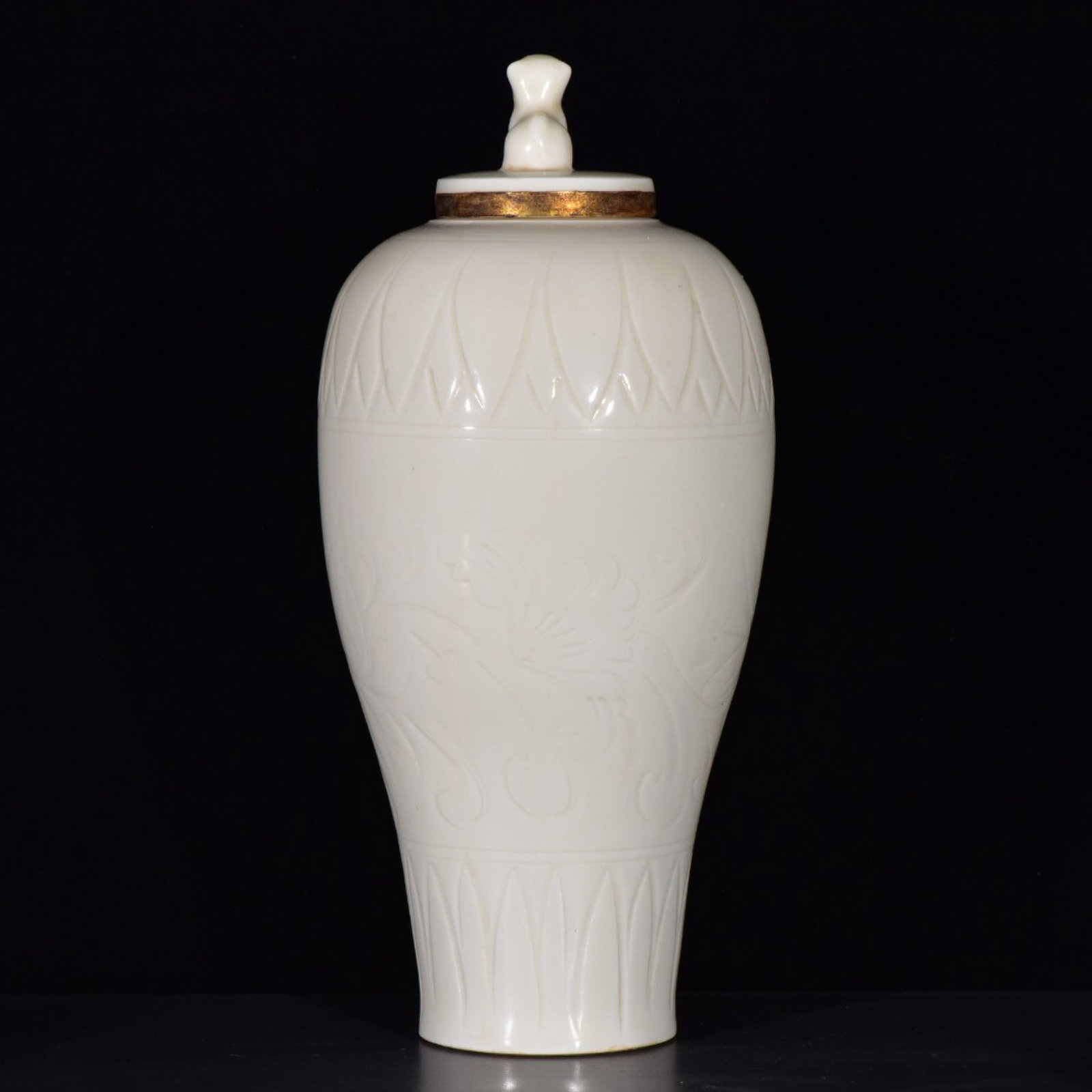 A Rare Ding yao Flower Pattern Bottle - 4