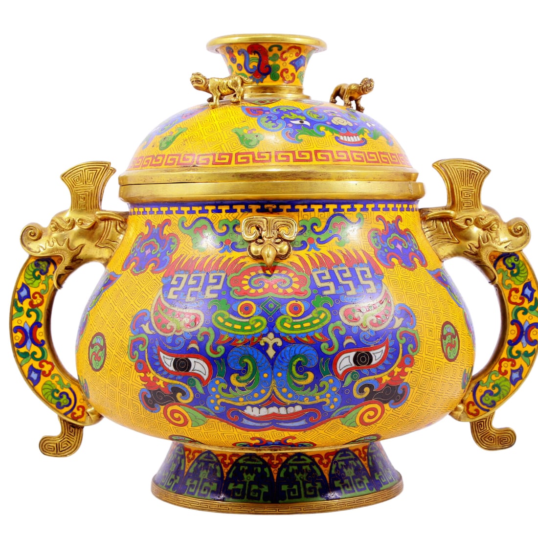 An exquisite cloisonn?? animal-faced vase with double ears with lid: An exquisite cloisonné animal-faced double-ear stove with lid, Kangxi four-character mark. The application of filigree technology makes the decoration of this collection more detailed and