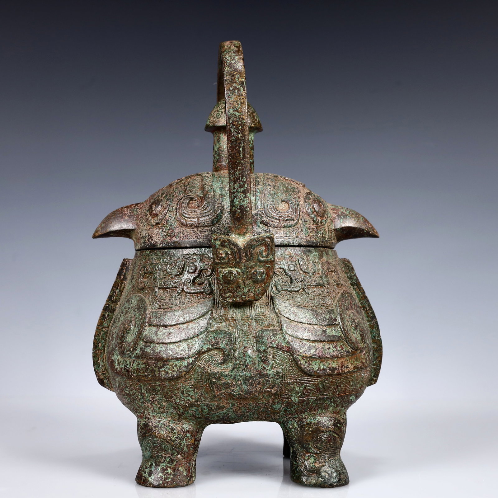 A Rare Bronze Bird Jar: A Rare Bronze Bird Jar,W.Zhou,China,Size:6.7inx5.5inx10.2in,Weight:2400g 青铜鸟罐,中国西周时期