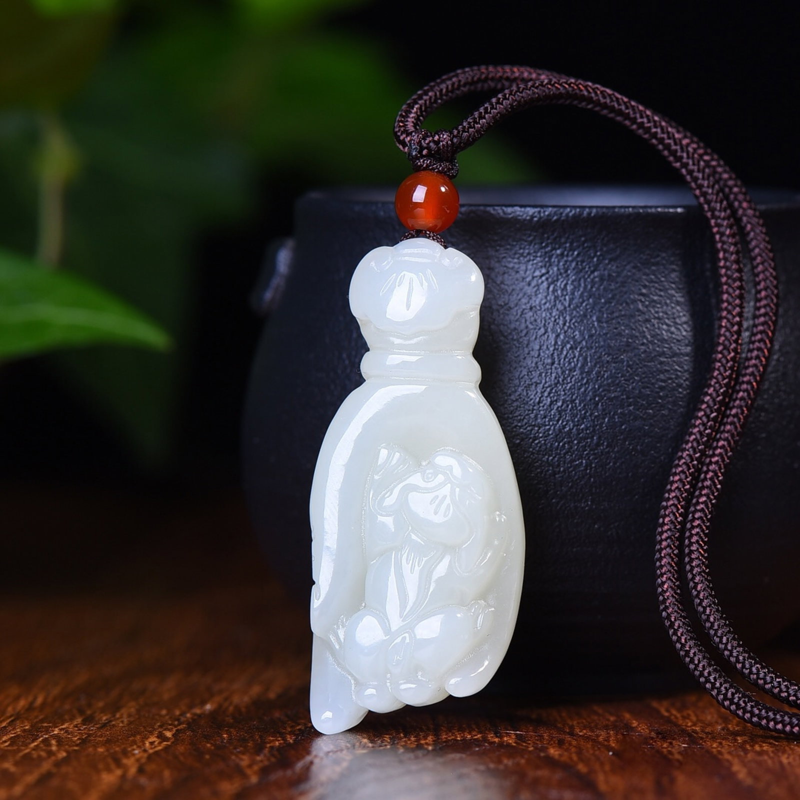 An Exquisite White Jade Bergamot Pendant: An Exquisite White Jade Bergamot Pendant,Size:20mmx48mm (寓意)寓意吉祥 伸手来财 白玉佛手吊坠