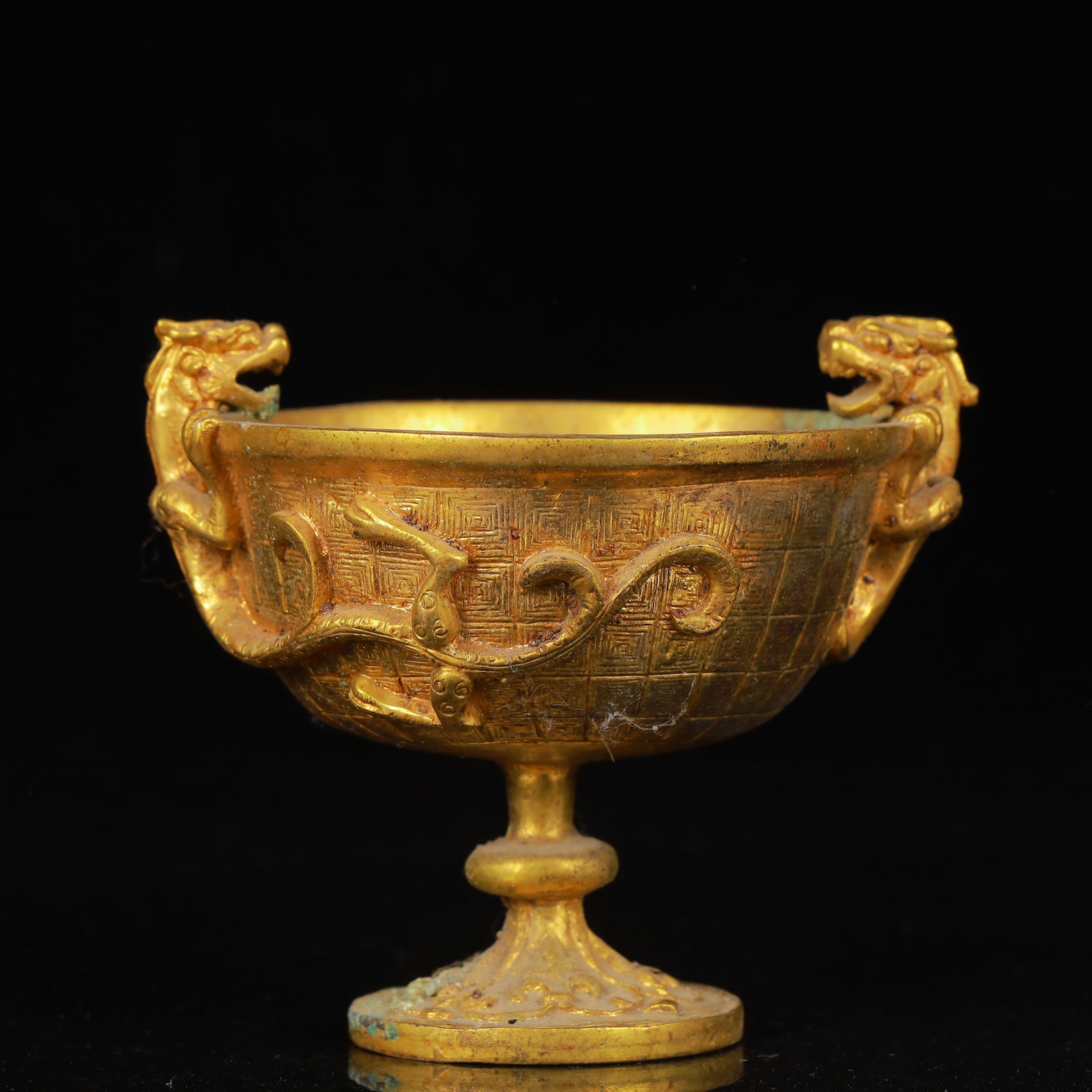 An Exquisite Gilt Bronze Dragon Pattern Cup: An Exquisite Gilt Bronze Dragon Pattern Cup,Qing Dynasty,China,Size:3.9inx3.5in,Weight:446g 铜鎏金龙纹杯,中国清代