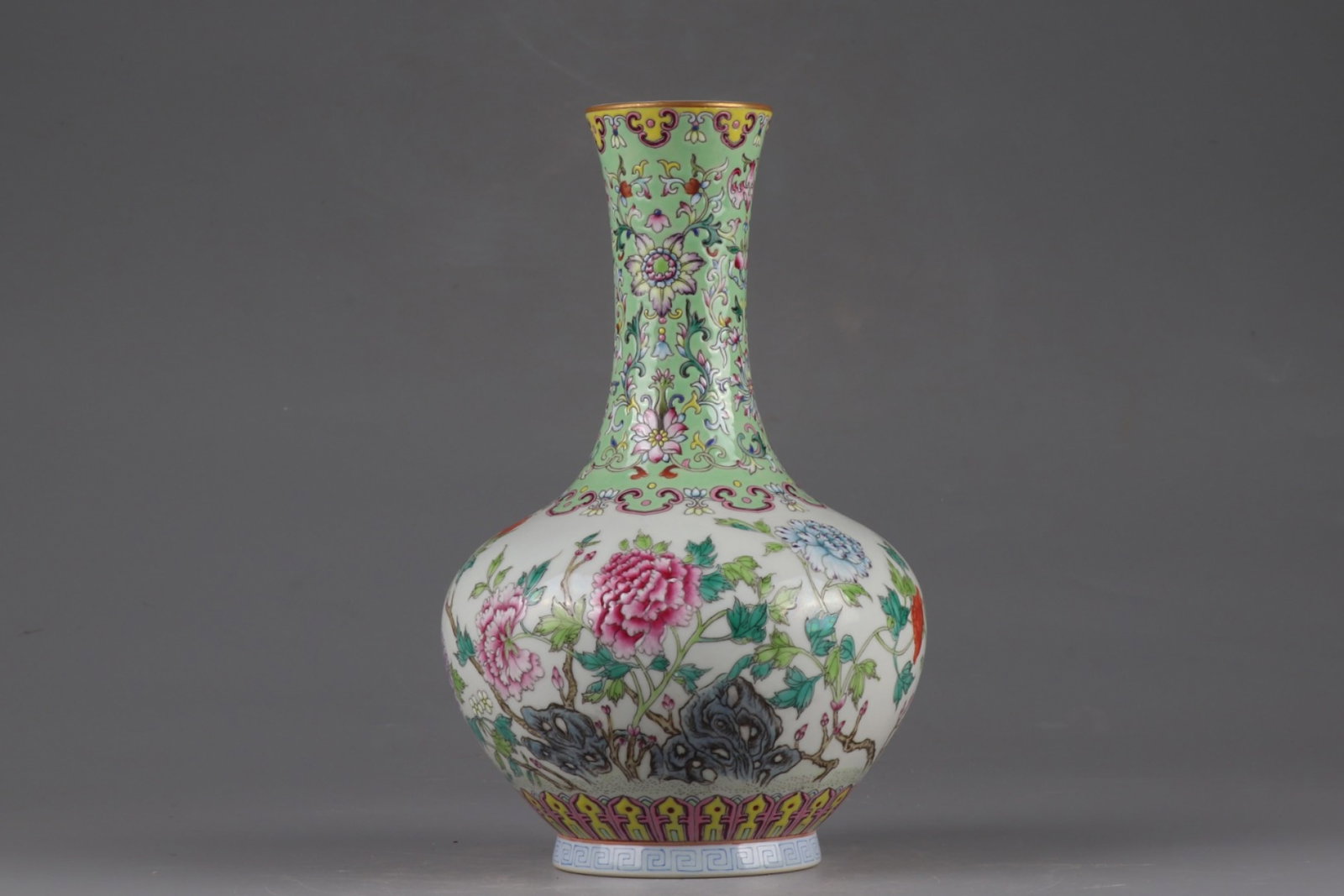 An Exquisite Green Ground Famille-Rose Painted Gold Flower Pattern Vase: An Exquisite Green Ground Famille-Rose Painted Gold Flower Pattern Vase,Qing Dynasty,China,Qianlong Six-character Mark,Size:8.9inx5.5in