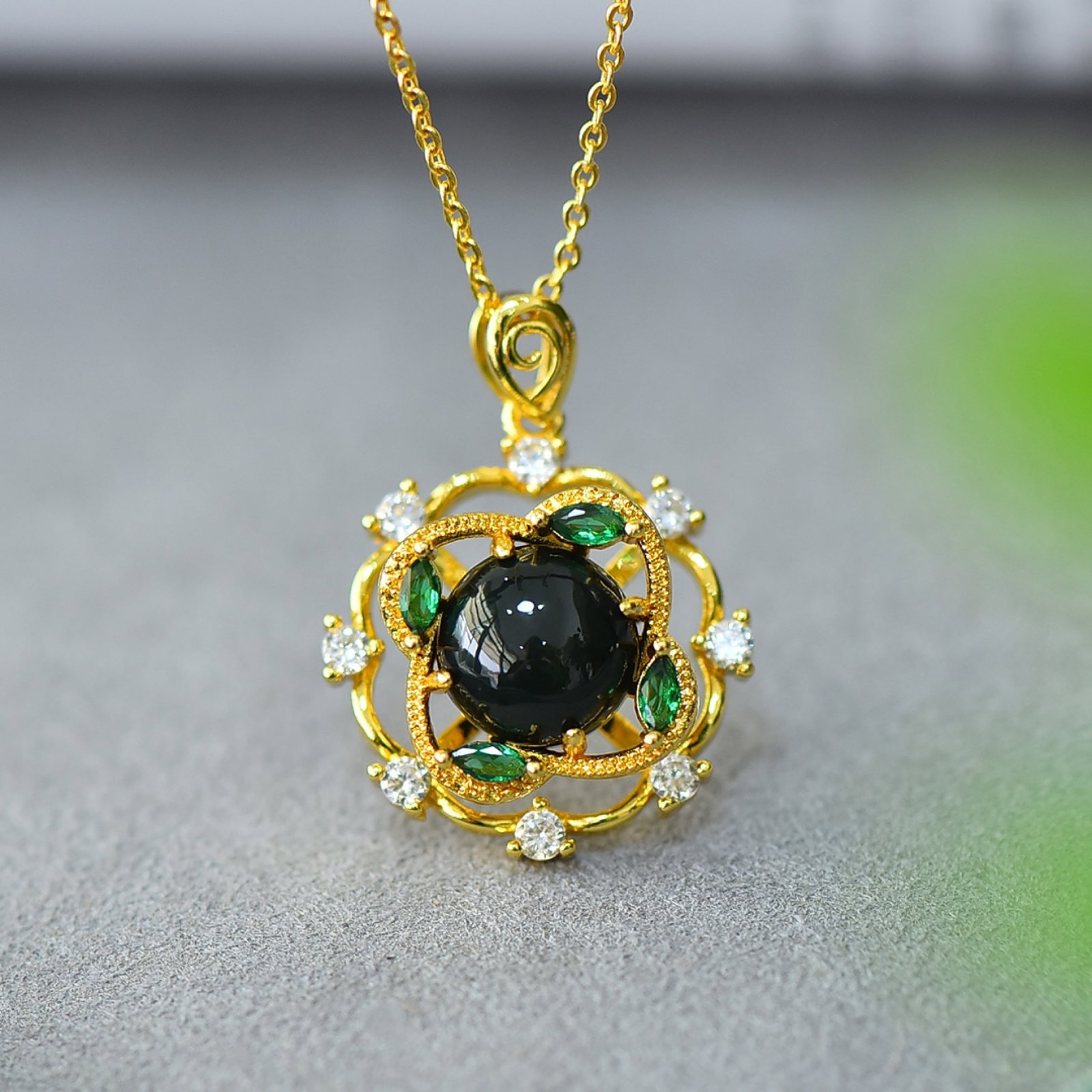 An Exquisite Bronze-Gold Plated Inlaid Green Jade Necklace,Inlaid Diamond: An Exquisite Bronze-Gold Plated Inlaid Green Jade Necklace,Inlaid Diamond,Size:10mmx10mm 铜镀金镶青玉项链,嵌钻石