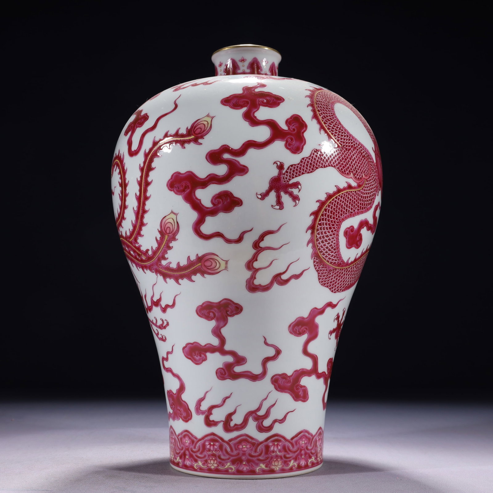An Exquisite Ruby Red-Glazed Painted Gold Auspicious Cloud and Dragon Pattern Vase - 10
