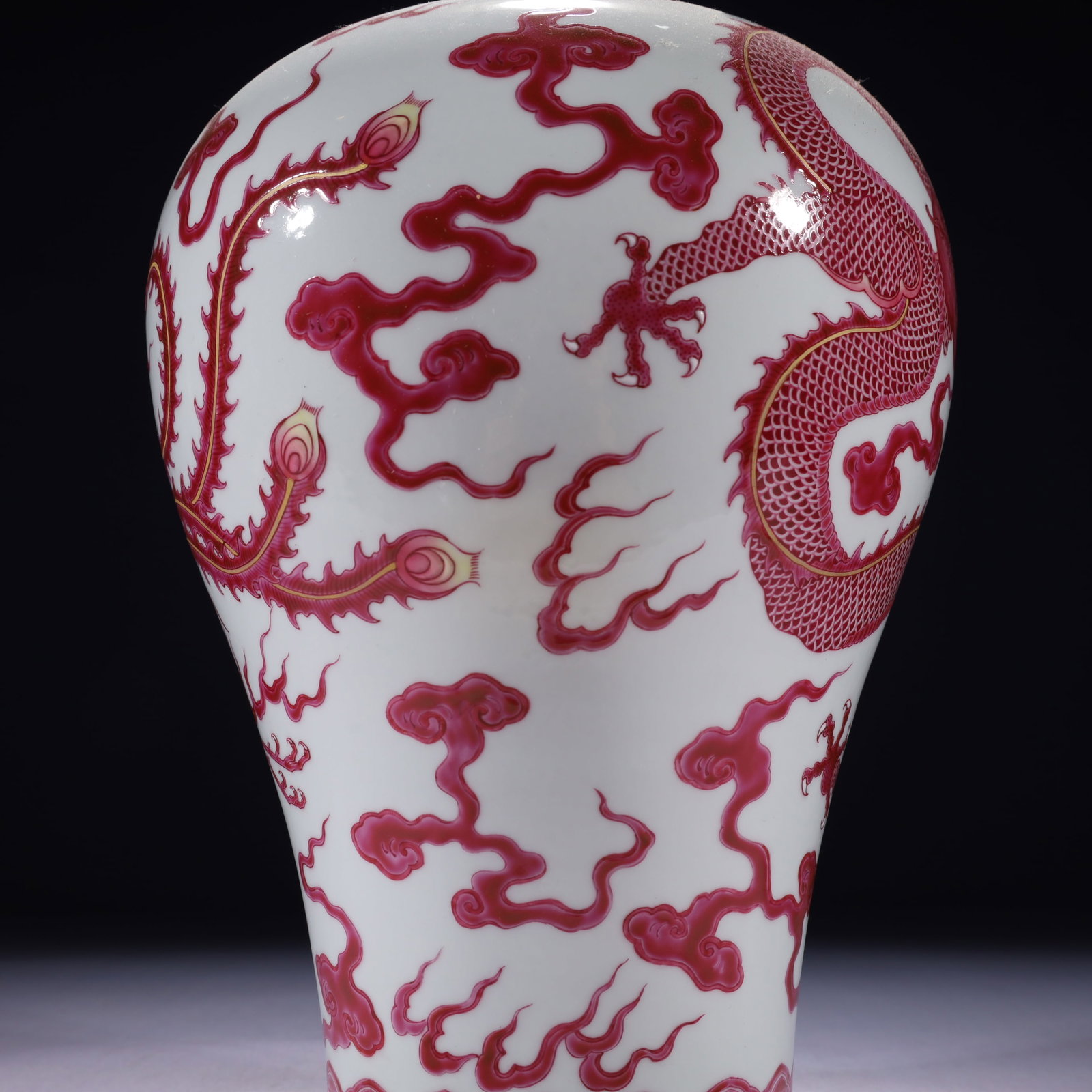 An Exquisite Ruby Red-Glazed Painted Gold Auspicious Cloud and Dragon Pattern Vase - 11