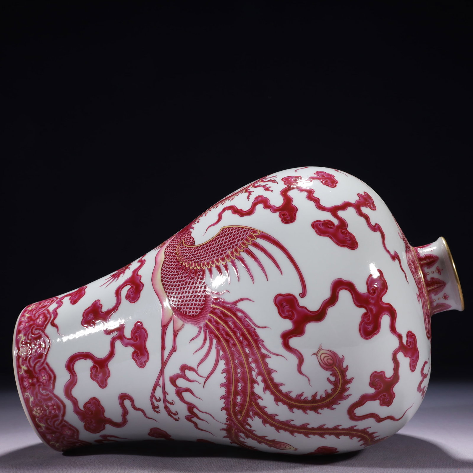An Exquisite Ruby Red-Glazed Painted Gold Auspicious Cloud and Dragon Pattern Vase - 13