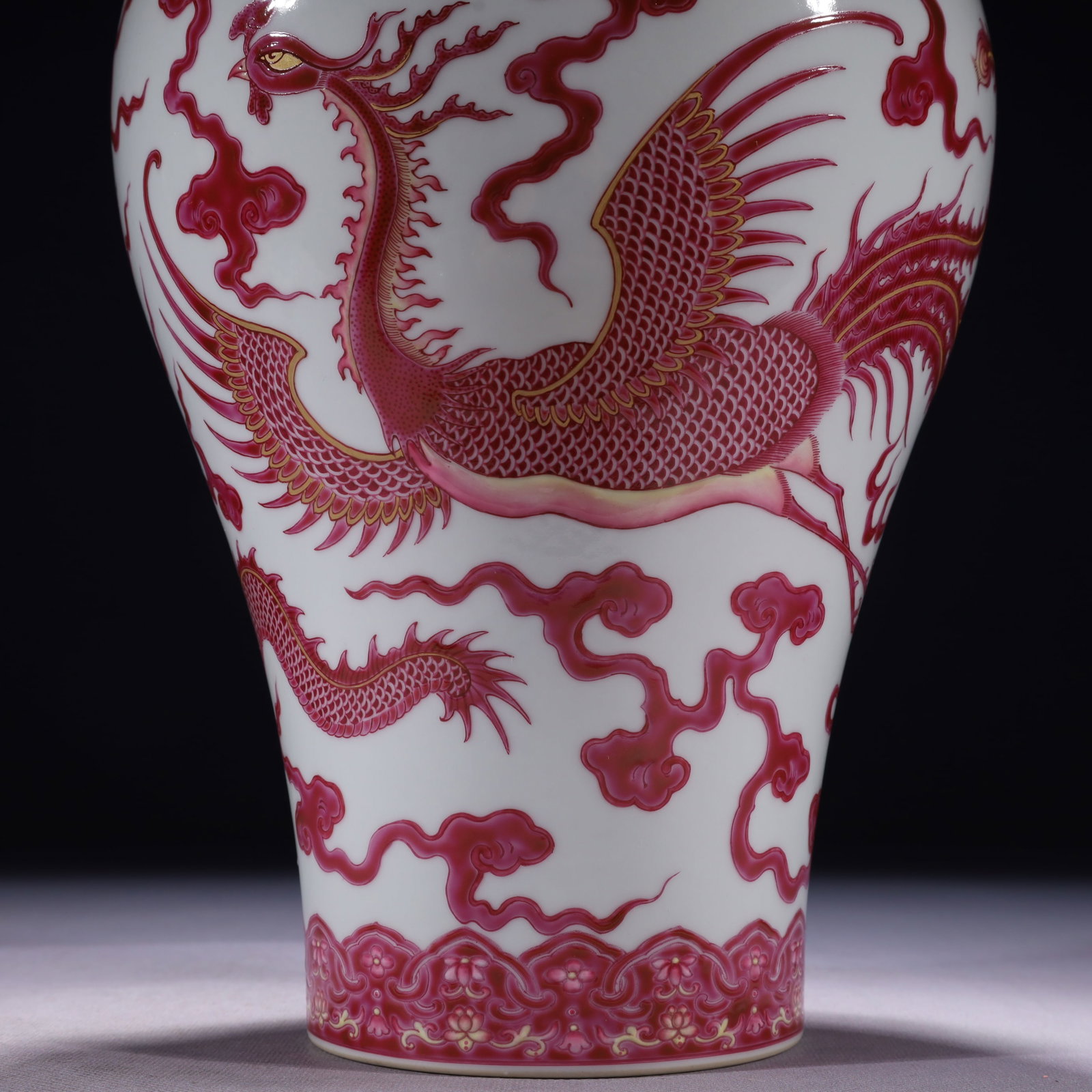 An Exquisite Ruby Red-Glazed Painted Gold Auspicious Cloud and Dragon Pattern Vase - 7