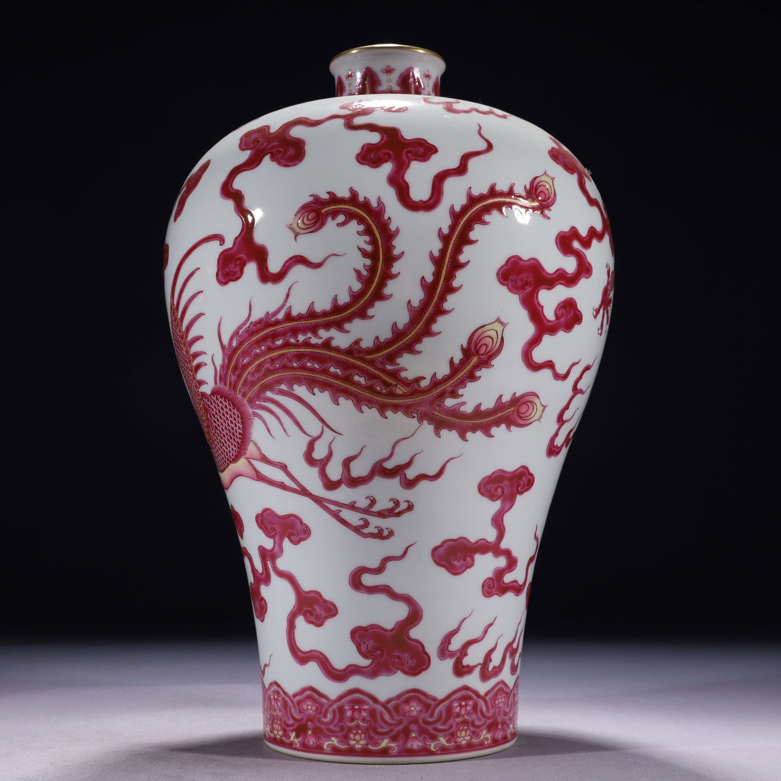 An Exquisite Ruby Red-Glazed Painted Gold Auspicious Cloud and Dragon Pattern Vase - 8