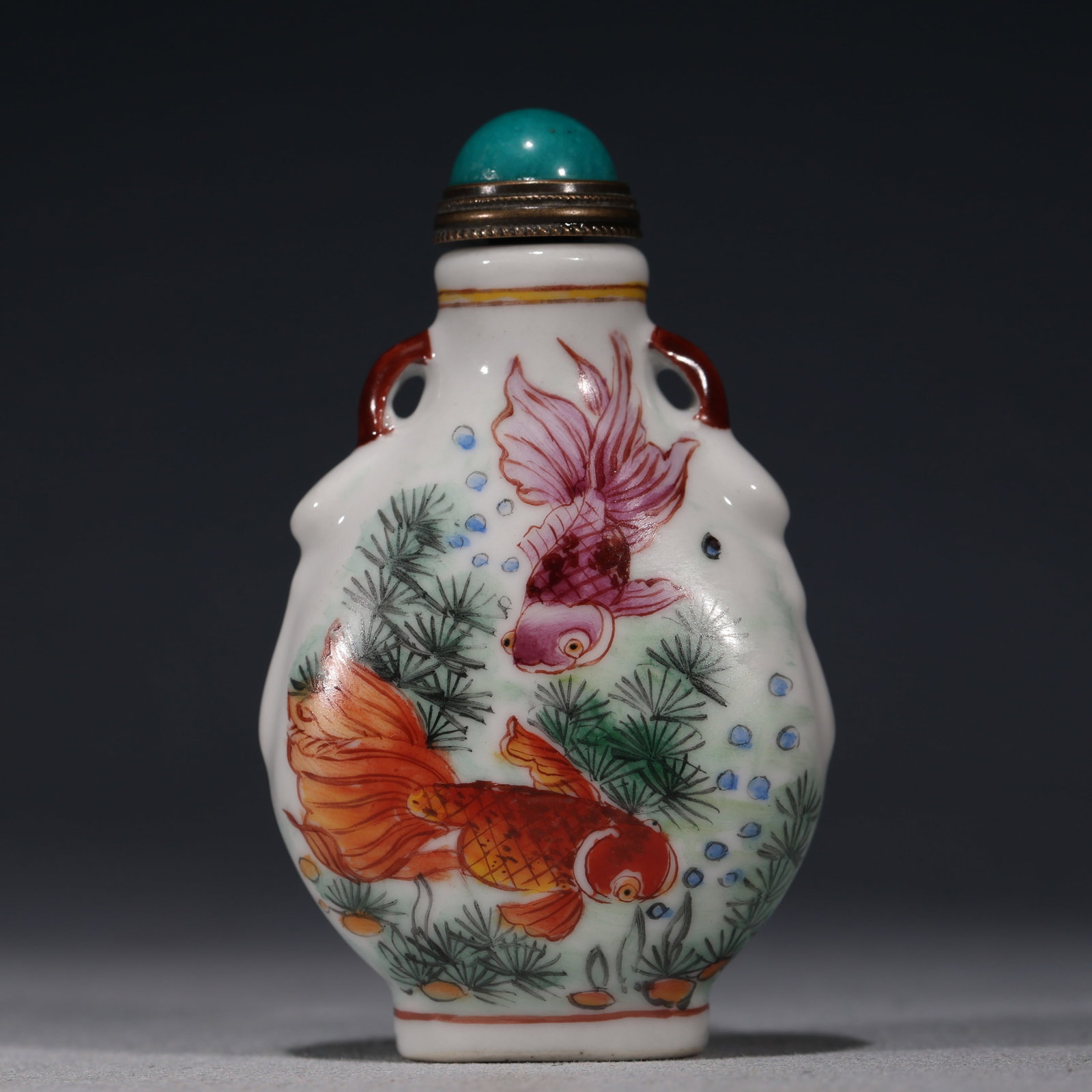 An Exquisite Blue and White Blue Enamel Interlocking Flower Porcelain Snuff Bottle: An Exquisite Blue and White Blue Enamel Interlocking Flower Porcelain Snuff Bottle,Qing Dynasty,China,Qianlong Four-character Mark,Size:2.2in×1in×3in
