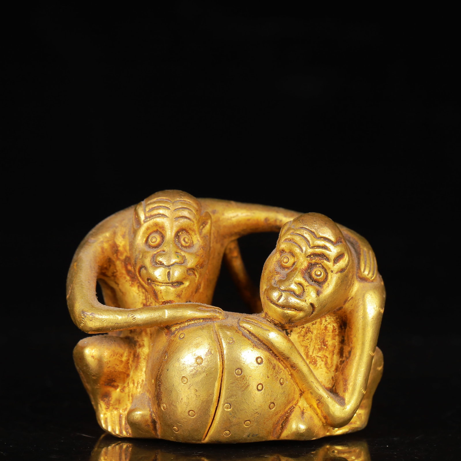 An Exquisite Gilt Bronze Monkey Ornament (1 of 6)