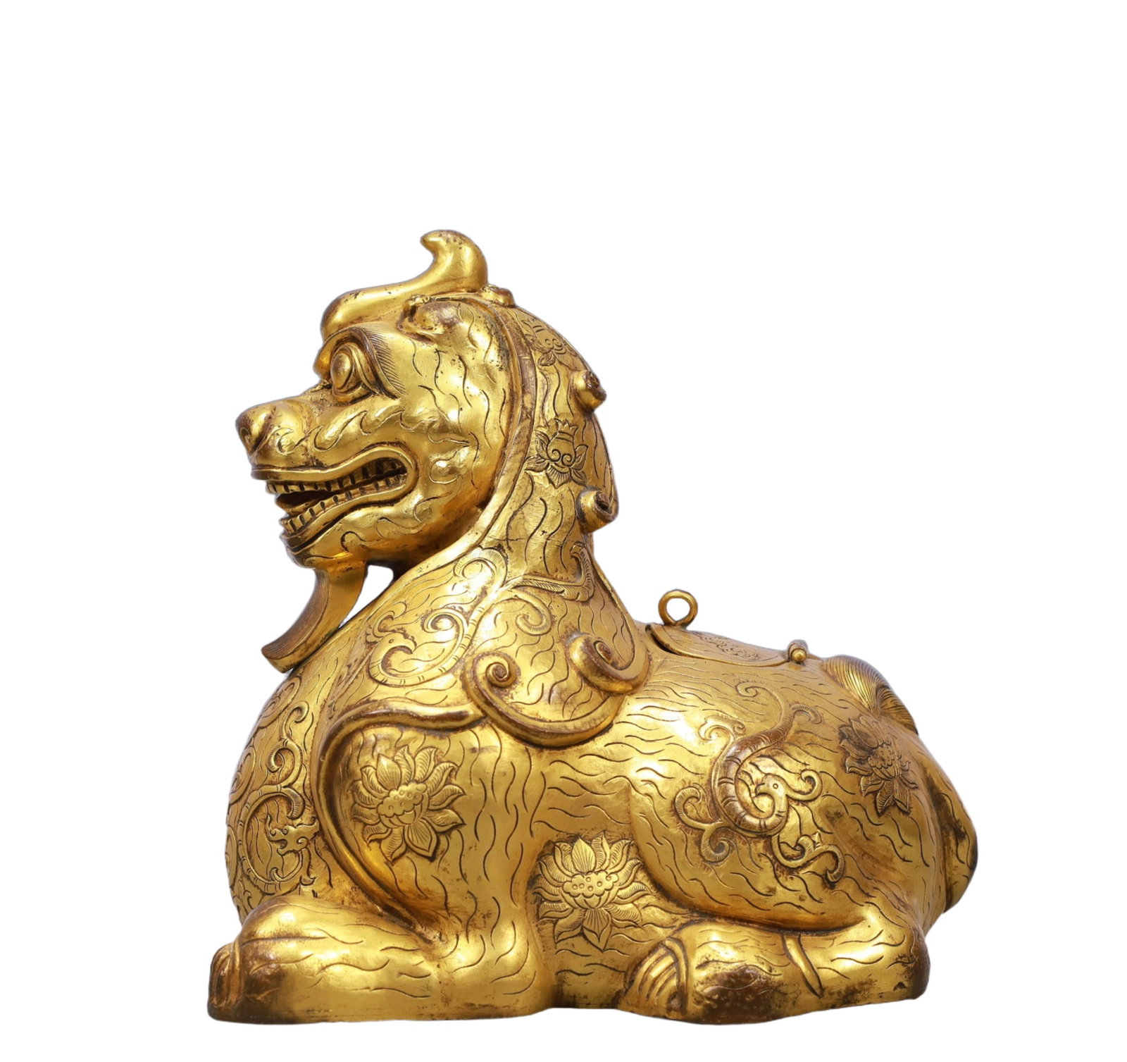 An Exquisite Gilt Bronze Auspicious Beast Ornament: An Exquisite Gilt Bronze Auspicious Beast Ornament,Ming Dynasty, China,Size:7.5inx5.9inx7.9in Weight:2150g 铜鎏金瑞兽摆件,中国明代