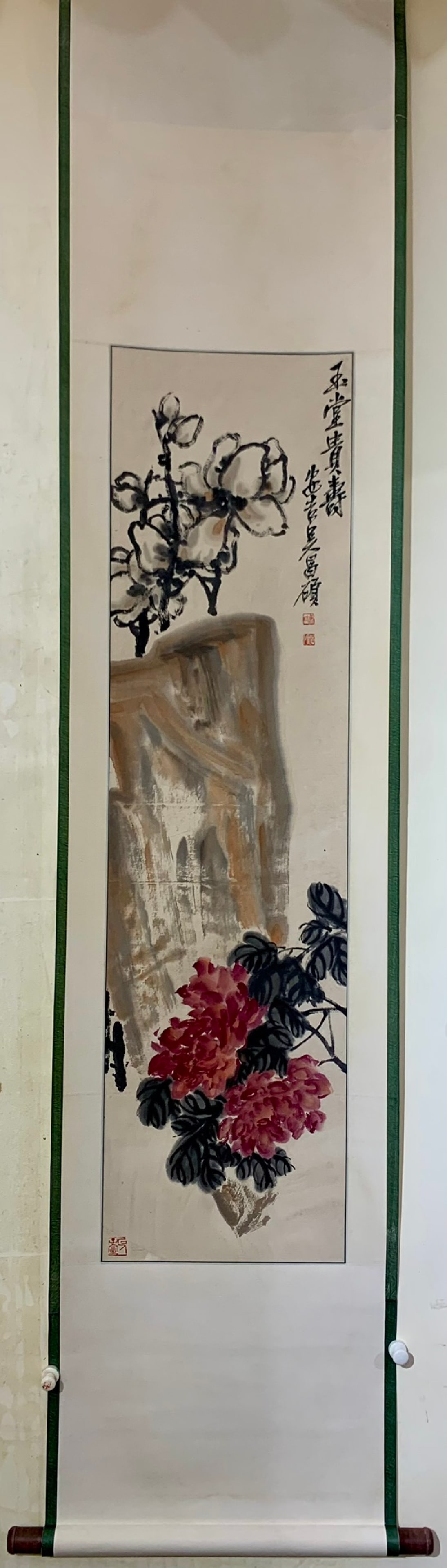 A Chinese Vertical Scroll Ink Painting of Flower on Paper: A Chinese Vertical Scroll Ink Painting of Flower on Paper,Wu Changshuo,Size:53.5inx13.8in 一幅中国水墨花卉画立轴,吴昌Ĵ