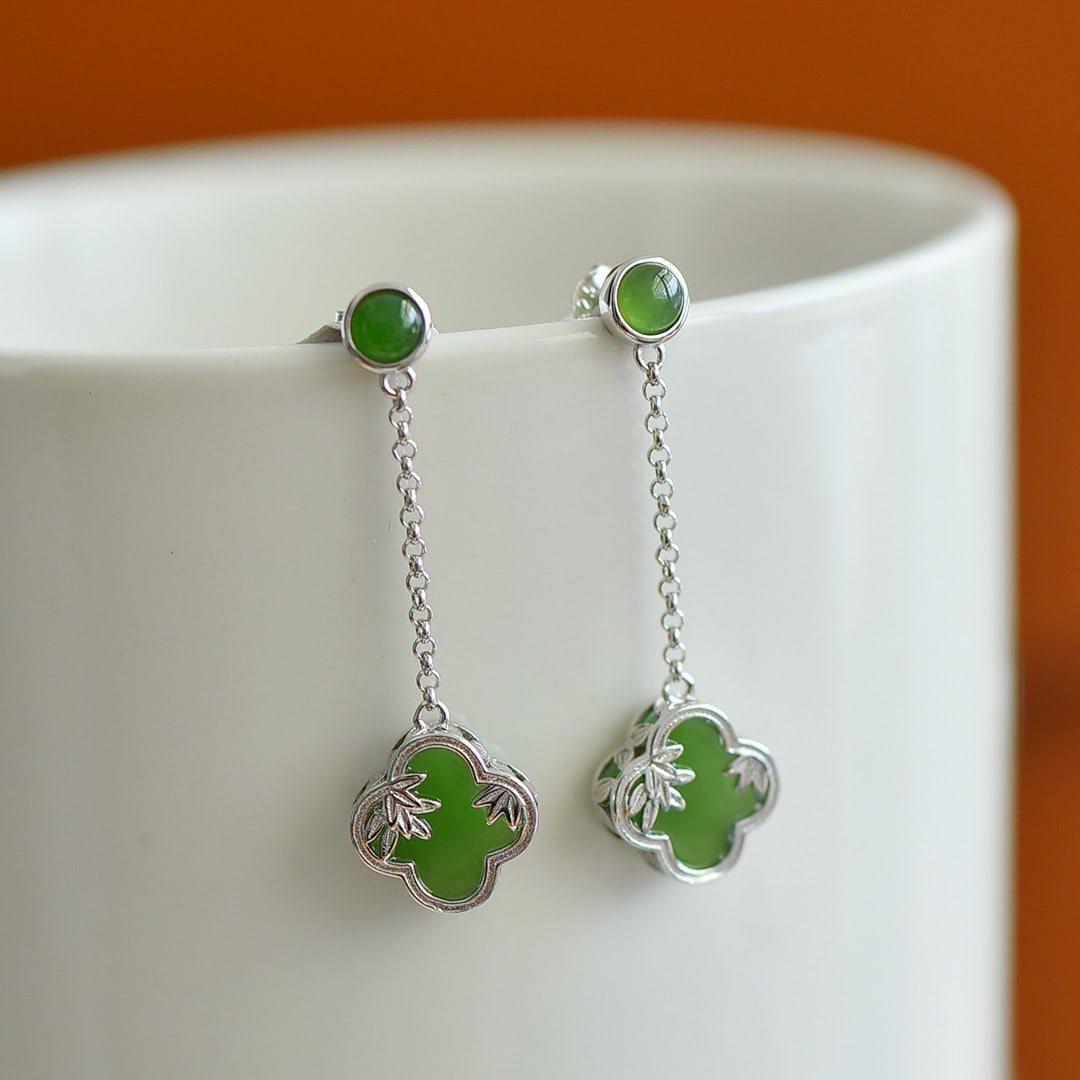 A Pair of Exquisite Sterling Silver Inlaid Jasper Earrings: A Pair of Exquisite Sterling Silver Inlaid Jasper Earrings,Size:10mmx10mm 一对纯银镶碧玉耳环