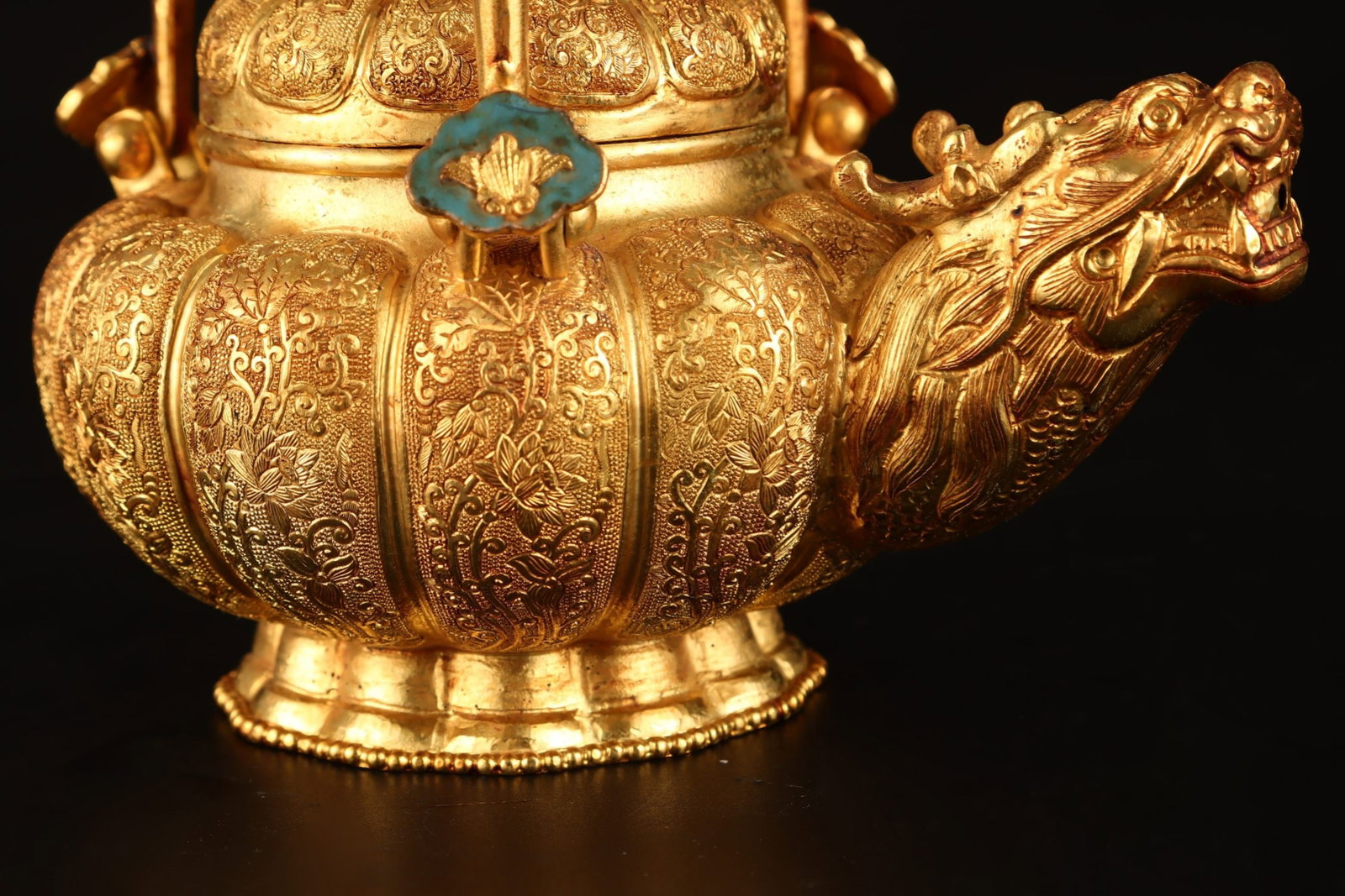 An Exquisite Gilt Bronze Lotus Pattern Loop-Handled Pot - 7