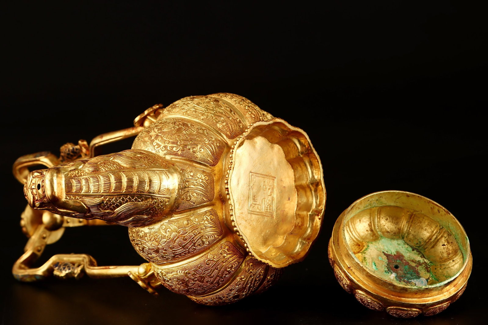 An Exquisite Gilt Bronze Lotus Pattern Loop-Handled Pot - 8