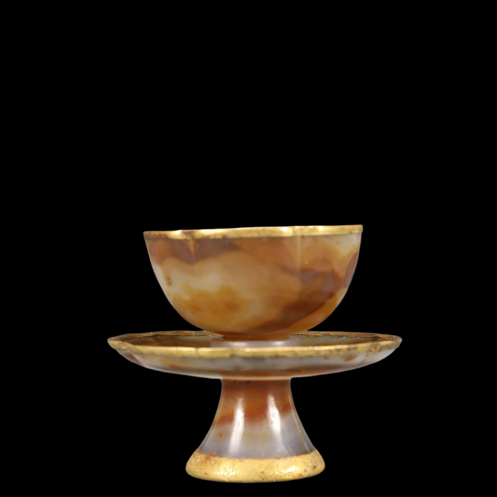 An Exquisite Agate Cover with Gold Cup: An Exquisite Agate Cover with Gold Cup,Qing Dynasty, China,Size:4.7inx3.9in,Weight:350g 玛瑙包金杯，中国清代