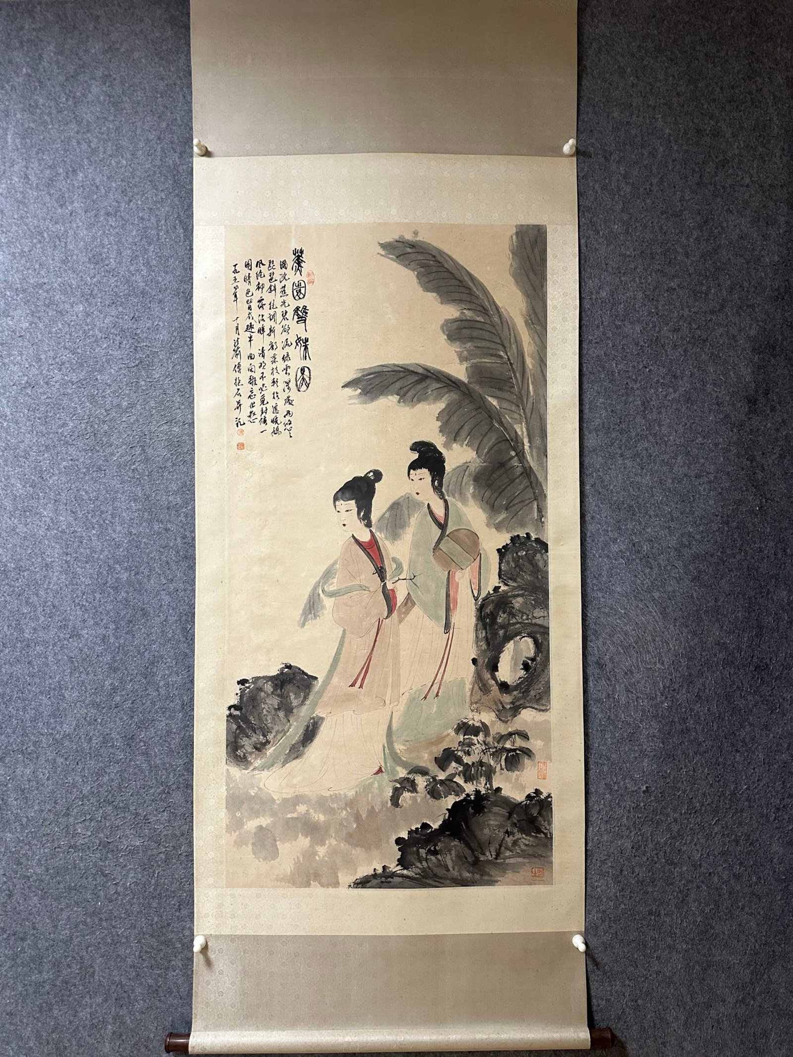 A Chinese Vertical Scroll Ink Painting of Character and Story on Paper: A Chinese Vertical Scroll Ink Painting of Character and Story on Paper,Fu Baoshi,Size:54.3inx26.7in 一幅中国水墨人物故事画立$