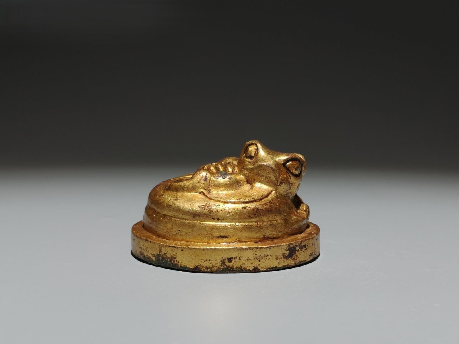 An Exquisite Gilt Bronze Beast Ornament: An Exquisite Gilt Bronze Beast Ornament,the Warring States period in China,Size:1.8inx3in 铜鎏金兽摆件,中国战国时期