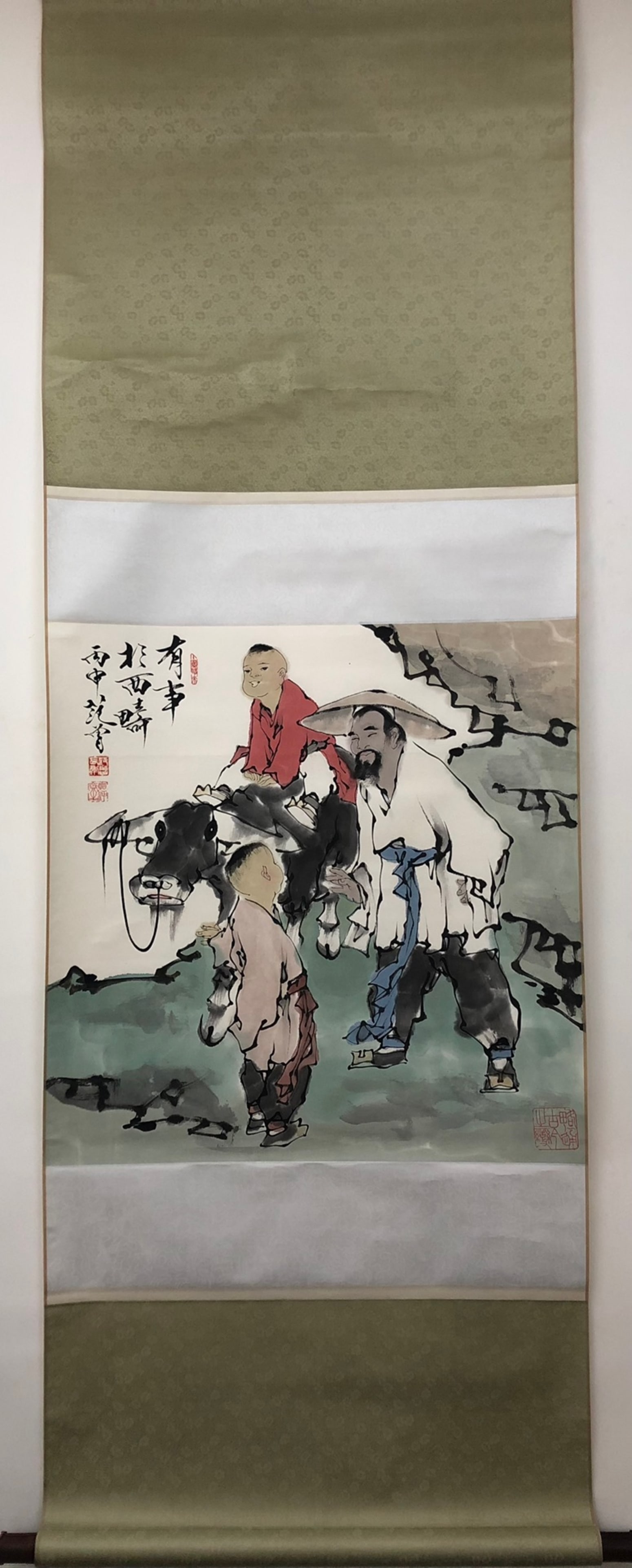 A Chinese Vertical Scroll Ink Painting of Character and Story on Paper: A Chinese Vertical Scroll Ink Painting of Character and Story on Paper,Fan Zeng,Size:26.4inx26.4in