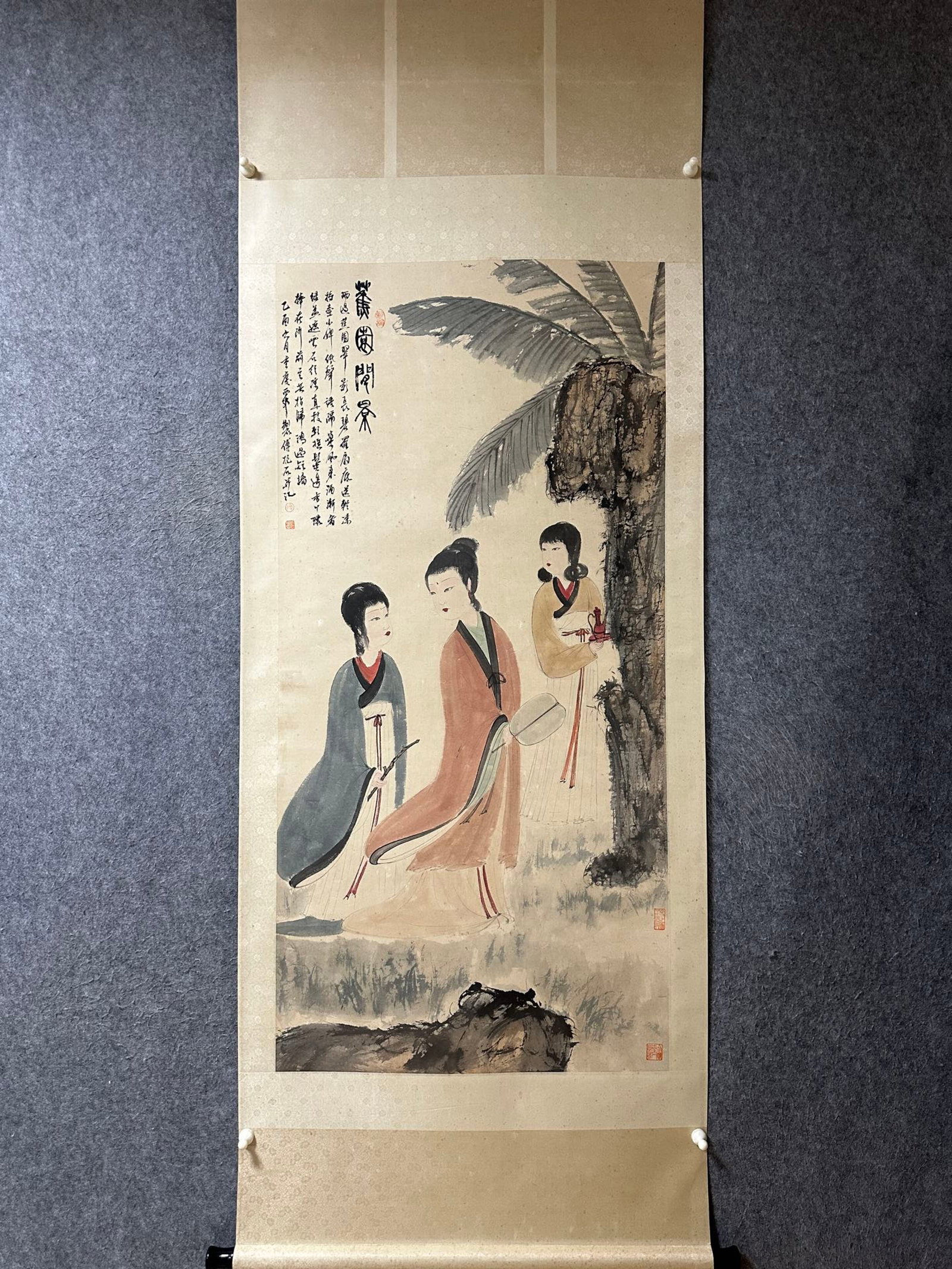 A Chinese Vertical Scroll Ink Painting of Character and Story on Paper: A Chinese Vertical Scroll Ink Painting of Character and Story on Paper,Fu Baoshi,Size:54.3inx26.4in 一幅中国水墨人物故事画立$