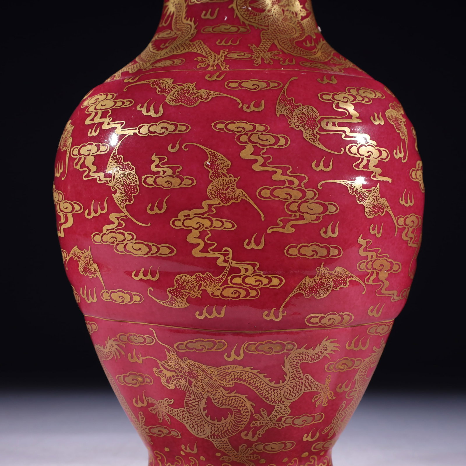 An Exquisite Ruby Red-Glazed Painted Gold Auspicious Cloud and Dragon Pattern Vase - 10