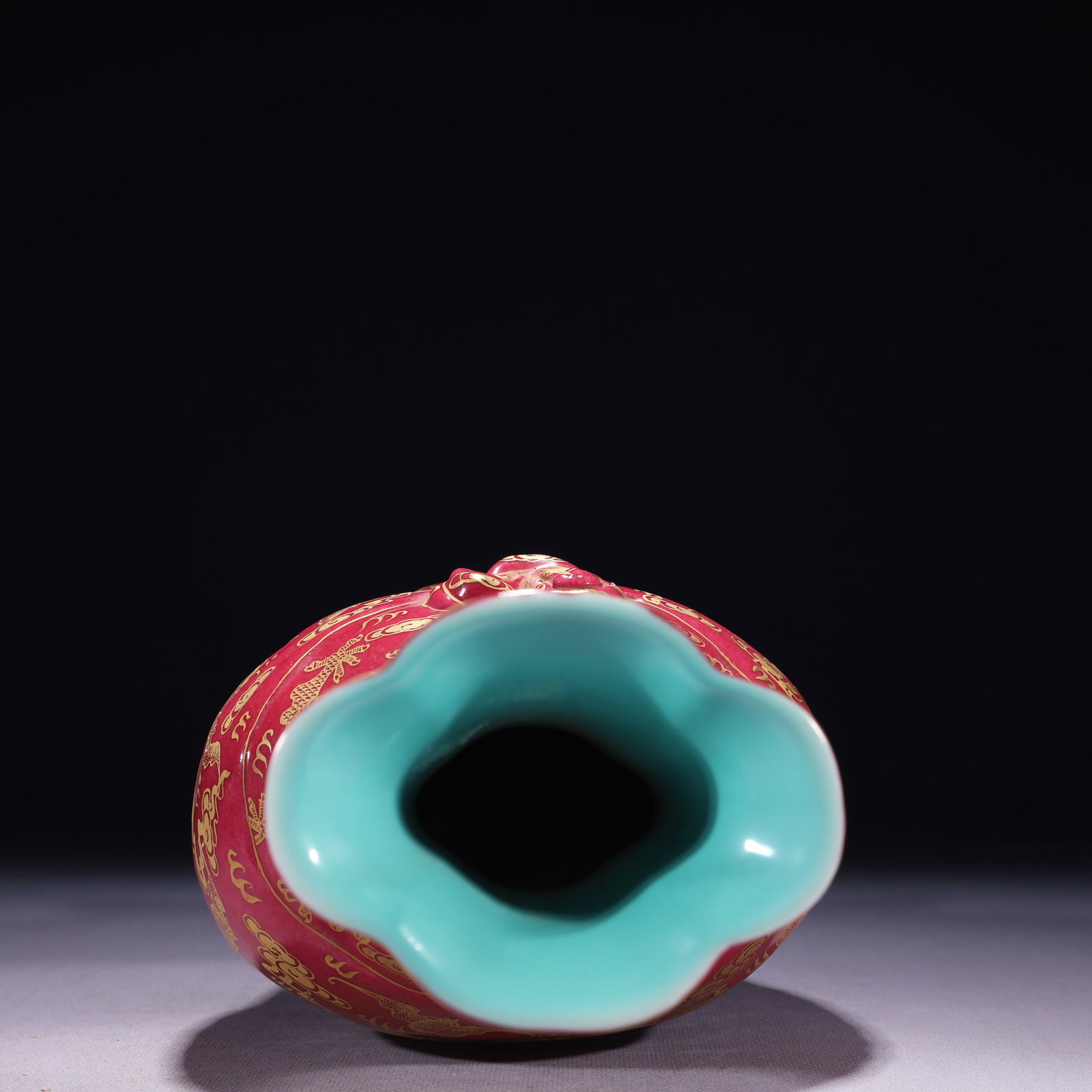 An Exquisite Ruby Red-Glazed Painted Gold Auspicious Cloud and Dragon Pattern Vase - 13