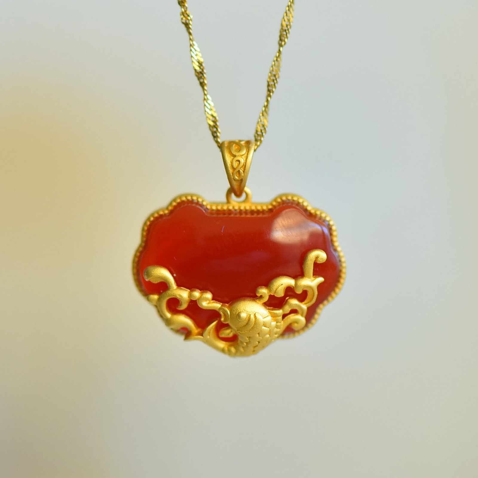 An Exquisite Sterling Silver-Gold Plated Inlaid Red Agate Necklace: An Exquisite Sterling Silver-Gold Plated Inlaid Red Agate Necklace,Size:17mmx24mm 纯银镀金镶红玛瑙项链