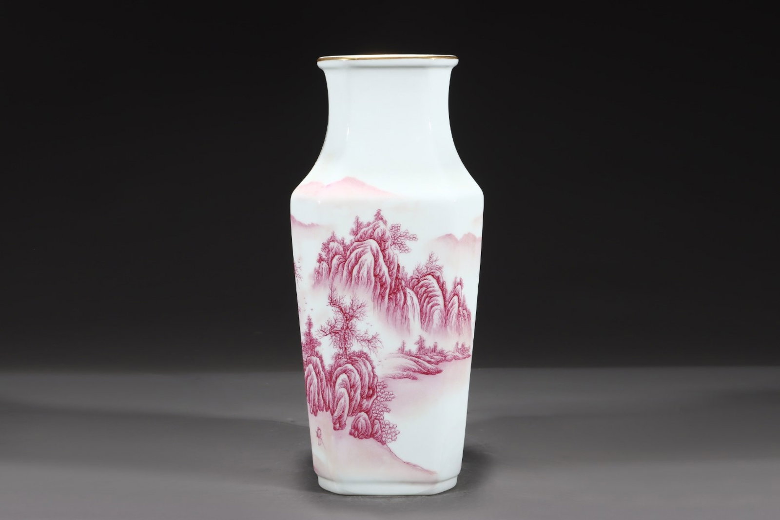 An Exquisite Famille-Rose Iron-Red Landscape Pattern Painted Gold Vase,With Vertical Scroll Painting: An Exquisite Famille-Rose Iron-Red Landscape Pattern Painted Gold Vase,With Vertical Scroll Painting on Silk,Qing Dynasty,China,with Qianlong Six-character Mark,Size:12.7inx5.4in,Without frame Size:24