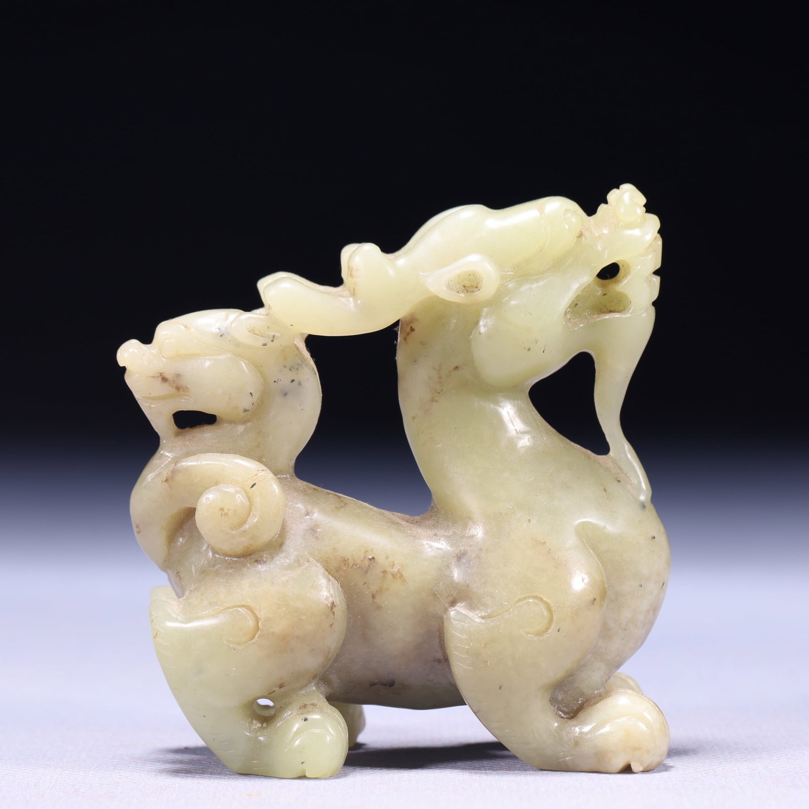 An Exquisite White Jade Beast Ornament: An Exquisite White Jade Beast Ornament,Qing Dynasty,China,Size:2.6inx1.2inx2.8in,Weight:164g 白玉兽摆件,中国清代