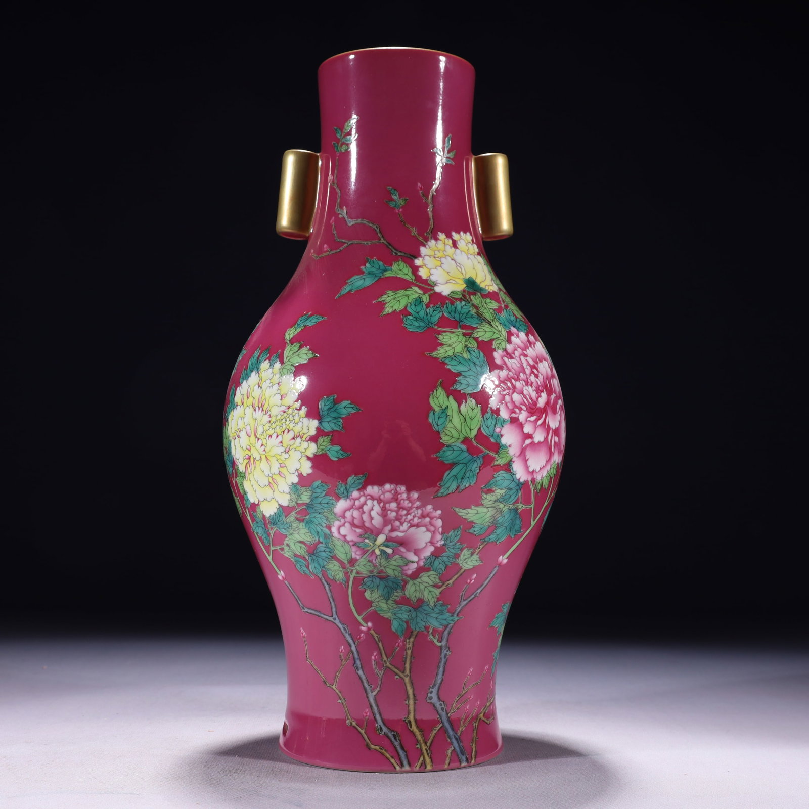 An Exquisite Purple Ground Famille-Rose Painted Gold Flower Pattern Vase: An Exquisite Purple Ground Famille-Rose Painted Gold Flower Pattern Vase,Qing Dynasty,China,Yongzheng Six-character Mark,Size:5.9inx12.6in,Weight:1750g 紫地粉彩描金