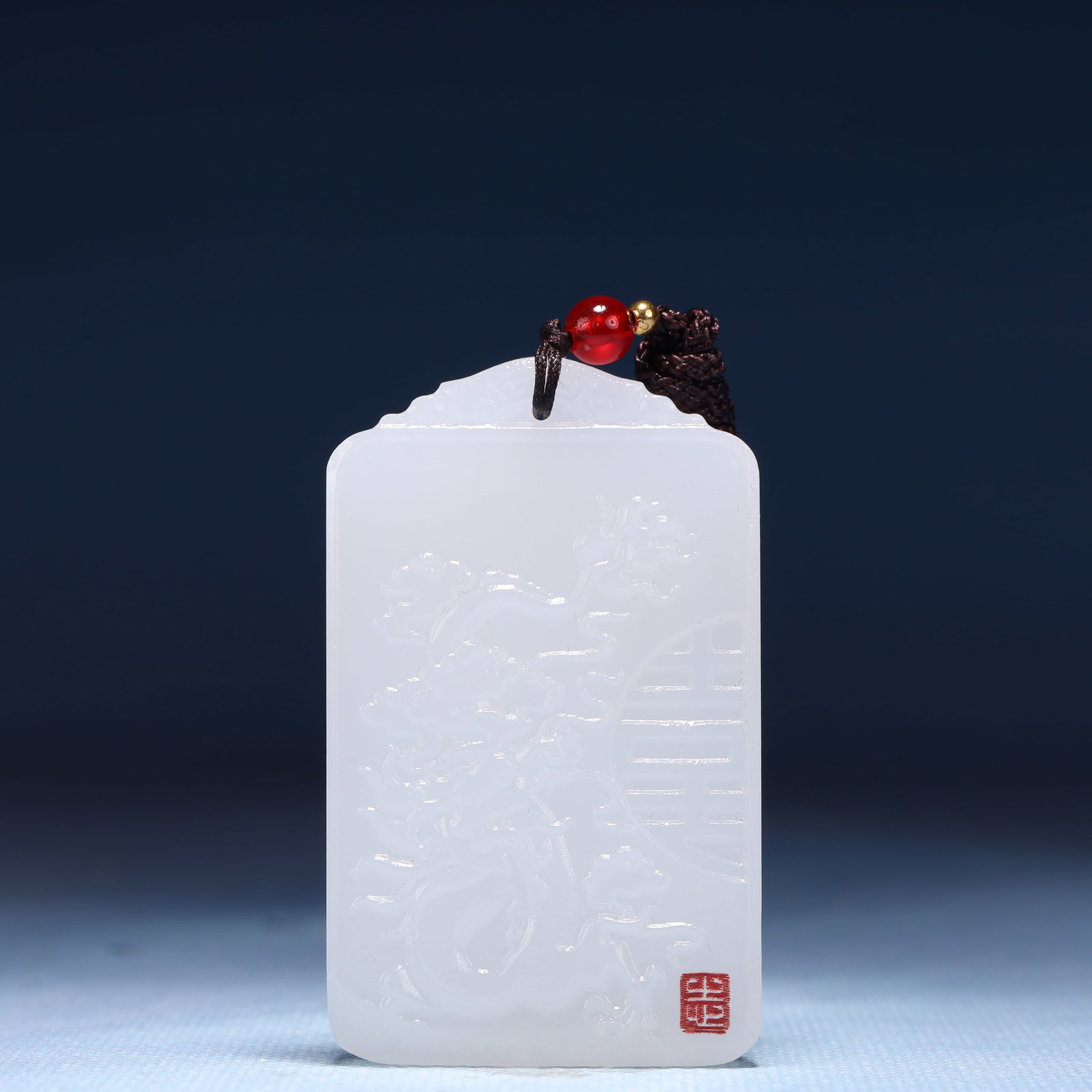 An Exquisite White Jade Dragon Pattern Pendant: An Exquisite White Jade Dragon Pattern Pendant,Size:1.6inx0.4inx2.4in,Weight:49g 白玉龙纹牌