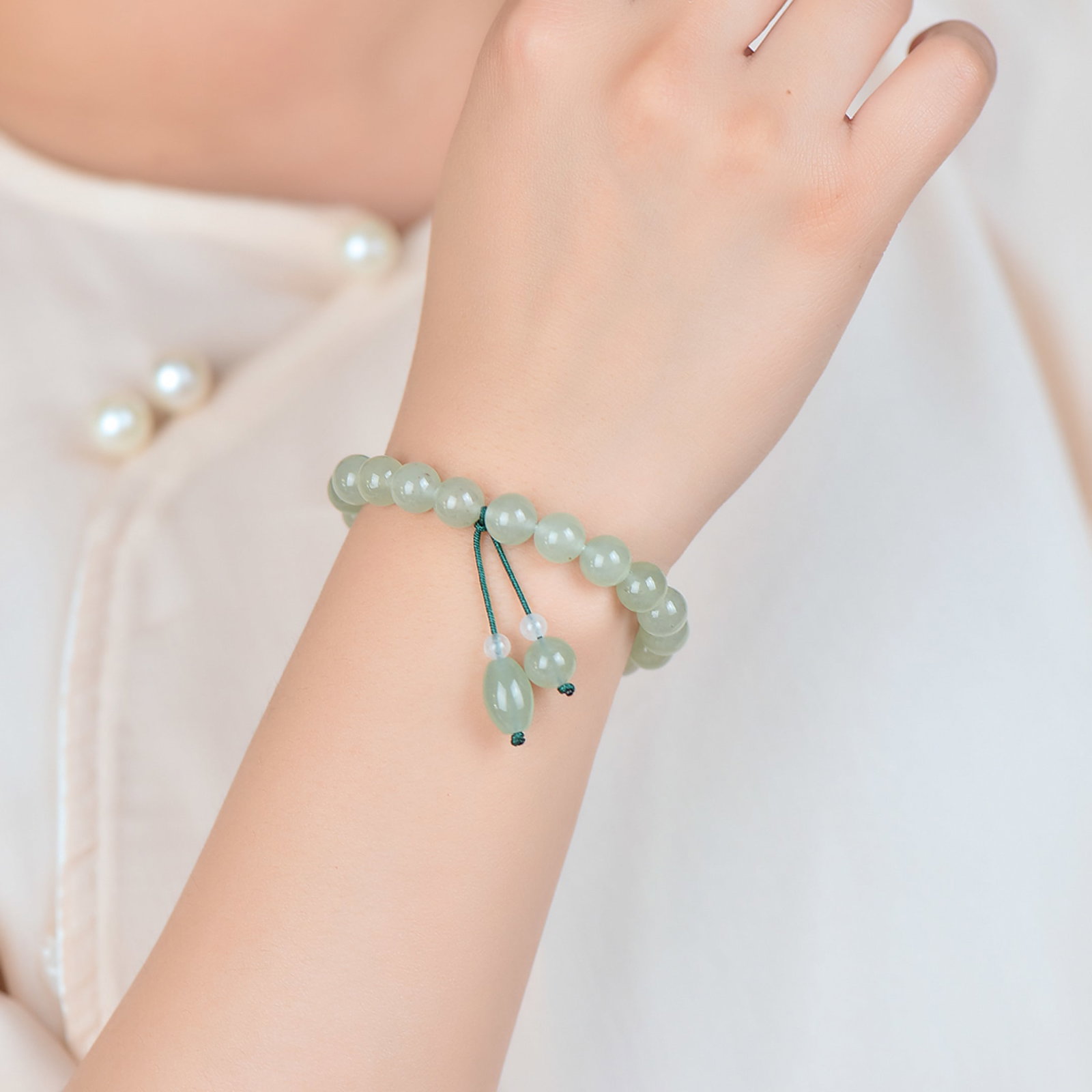 An Exquisite Greenish Jade Bracelets: An Exquisite Greenish Jade Bracelets,Size:8mm 青玉手串