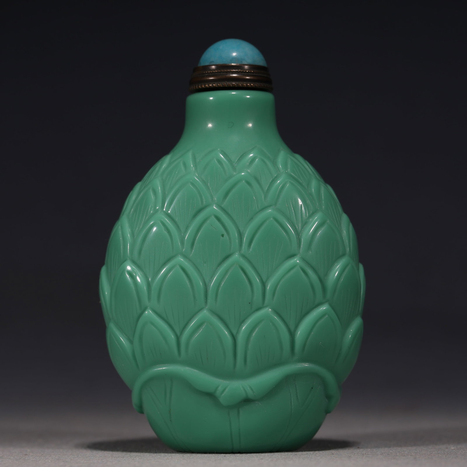 An Exquisite Turquoise Green Glass Relief Lotus Petal Pattern Snuff Bottle: An Exquisite Turquoise Green Glass Relief Lotus Petal Pattern Snuff Bottle,Qing Dynasty, China,Size:2in×1.2in×3.1in 松石绿琉璃浮雕莲瓣&#