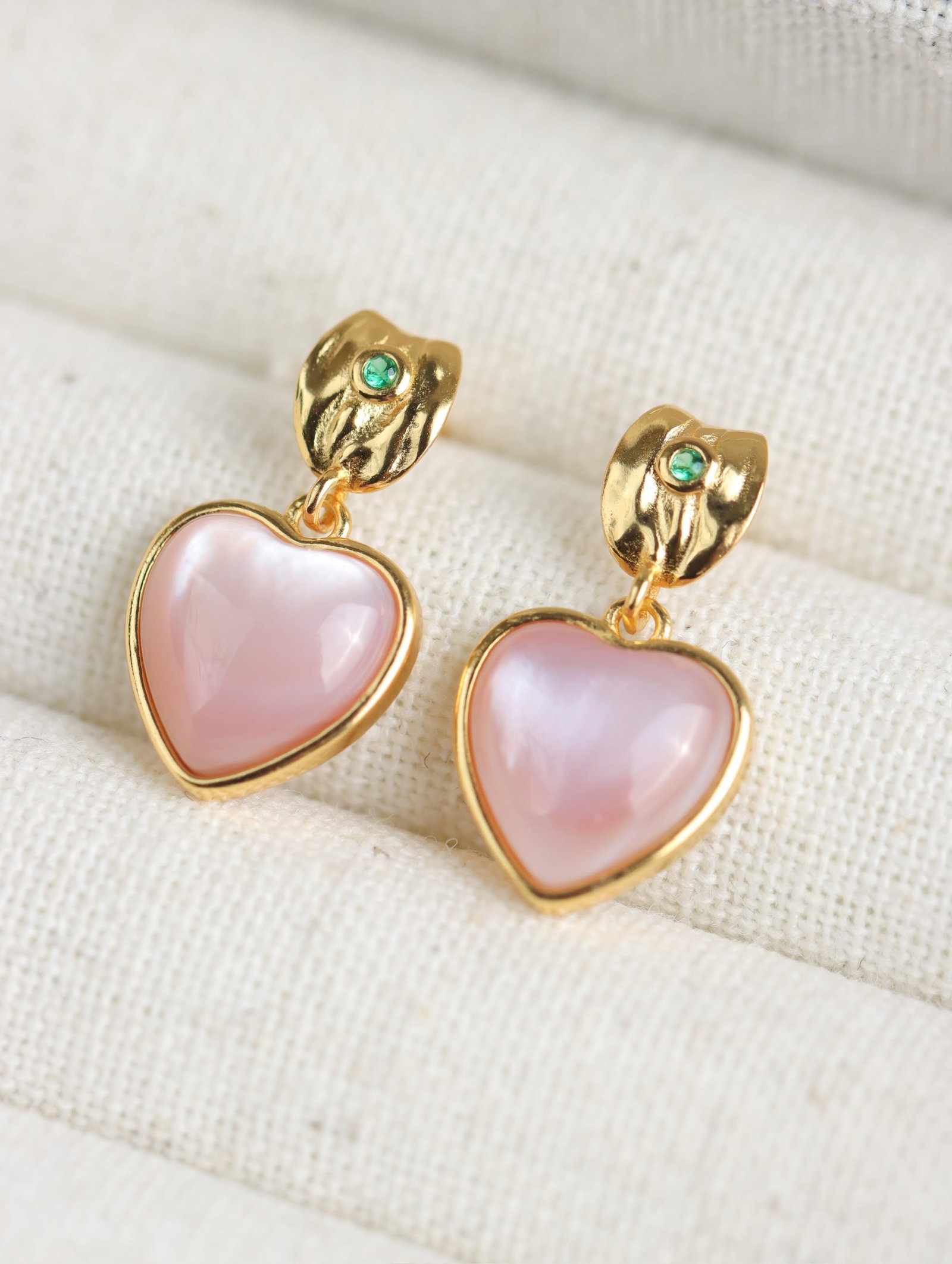 A Pair of Exquisite Sterling Silver-Gold Plated Inlaid Shell Earrings,Inlaid Diamond: A Pair of Exquisite Sterling Silver-Gold Plated Inlaid Shell Earrings,Inlaid Diamond 一对纯银镀金镶贝壳耳环,嵌钻石