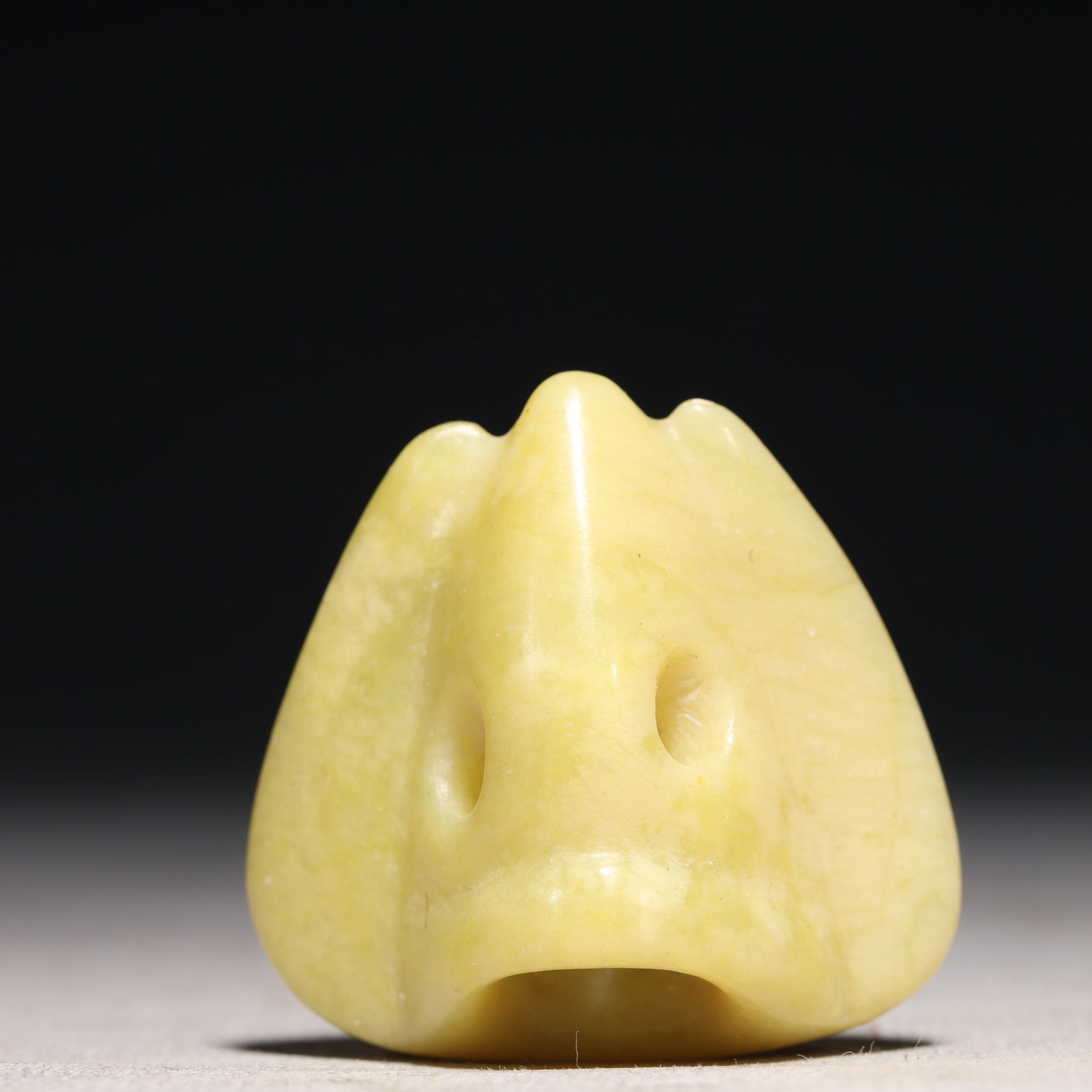 An Archaic Hongshan Culture Yellow Jade Pendant: An Archaic Hongshan Culture Yellow Jade Pendant,Ancient Time, China,Size:1.8inx0.8inx1.6in Weight:36.3g 红山文化黄玉挂件,新石器时