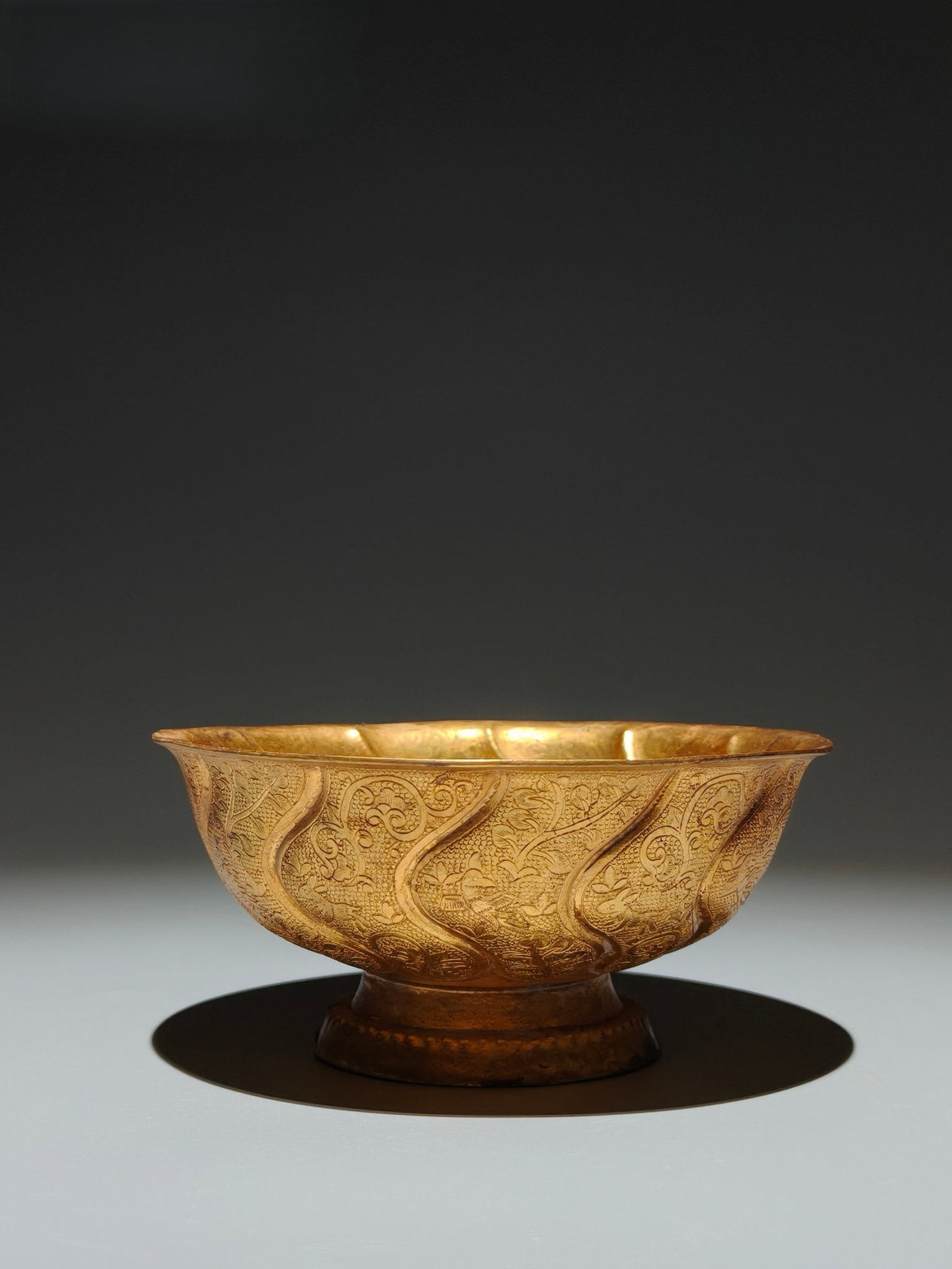 An Exquisite Bronze Glass-plated Gold Flower and Bird Pattern Bowl: An Exquisite Bronze Glass-plated Gold Flower and Bird Pattern Bowl,Tang Dynasty,China,With Mark,Size:2.4inx5.1in 铜镀金花鸟纹碗,中国唐ߣ