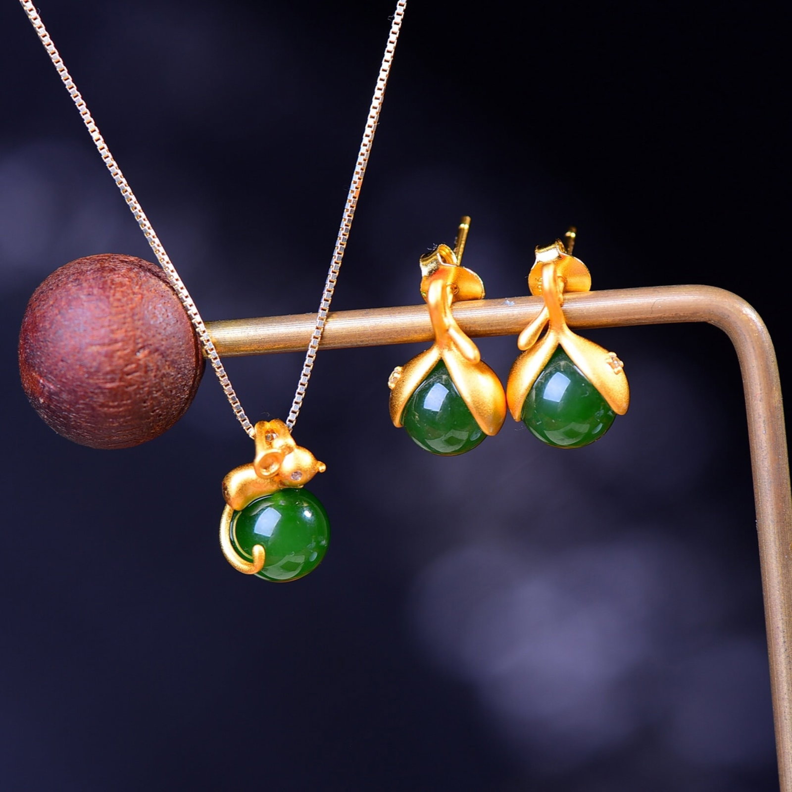 A Set of Fine Sterling Silver-Gold Plated Inlaid Jasper Jewelrys: A Set of Fine Sterling Silver-Gold Plated Inlaid Jasper Jewelrys,Size:8mmx8mm,8mmx8mm 一套纯银镀金镶碧玉首饰