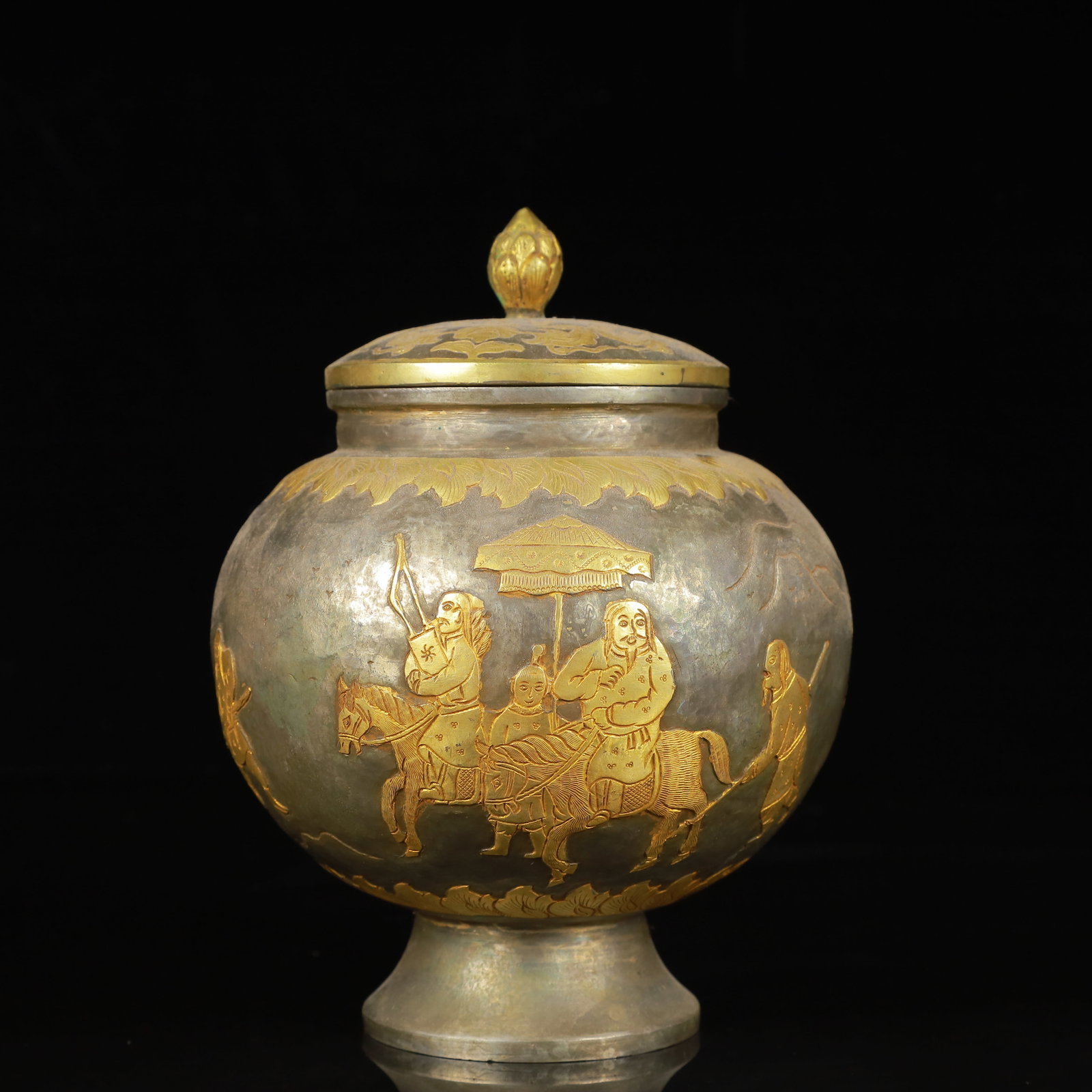 An Exquisite Gilt Silver Figure Pattern Cover Jar: An Exquisite Gilt Silver Figure Pattern Cover Jar,Tang Dynasty,China,Zhenguan Four-Character Mark,Size:5.1inx6.7in,Weight:650g 银鎏金人物纹盖罐,中