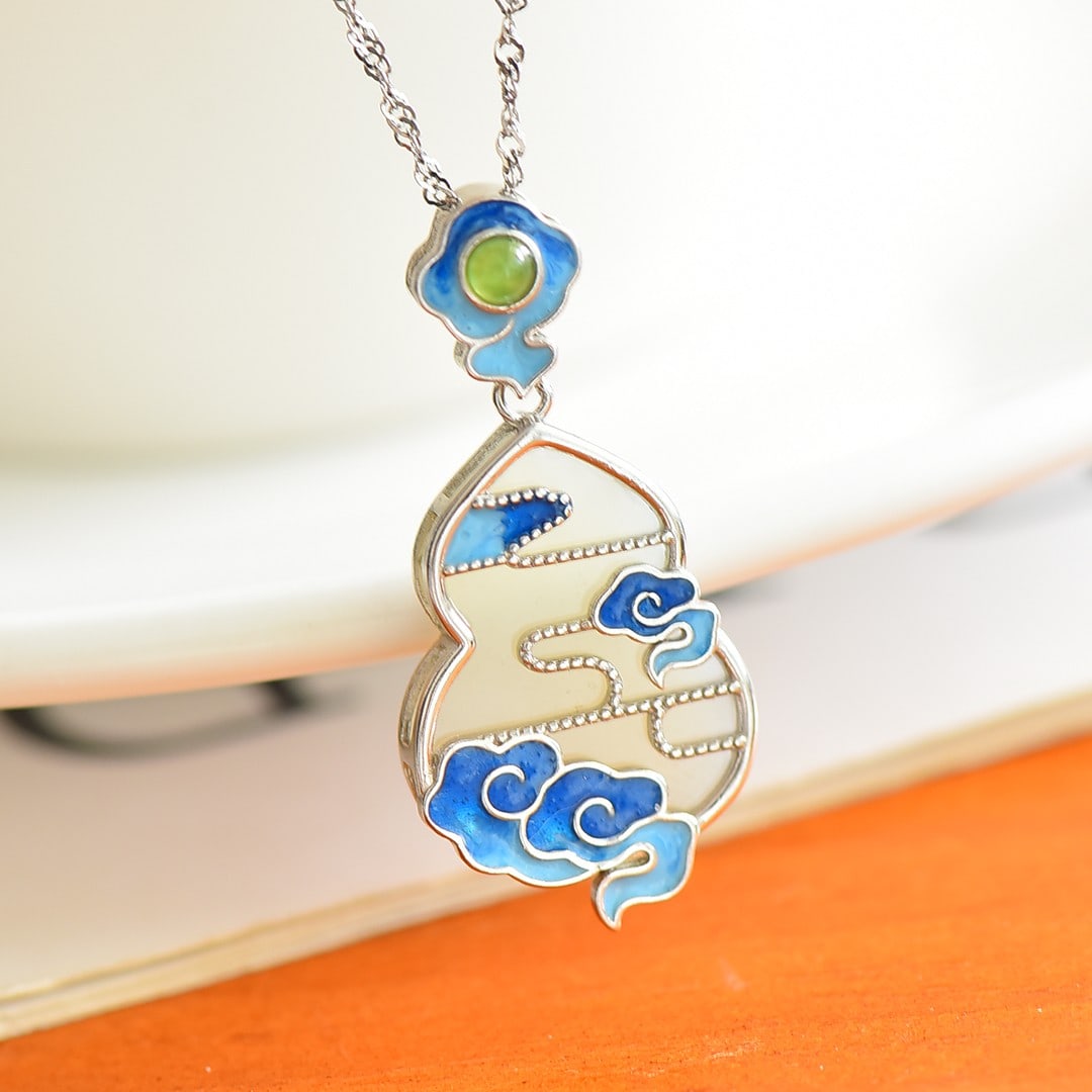 An Exquisite Sterling Silver Inlaid White Jade Gourd Necklace,Inlaid Jasper: An Exquisite Sterling Silver Inlaid White Jade Gourd Necklace,Inlaid Jasper,Size:16mmx20mm 纯银镶白玉葫芦项链,嵌碧玉