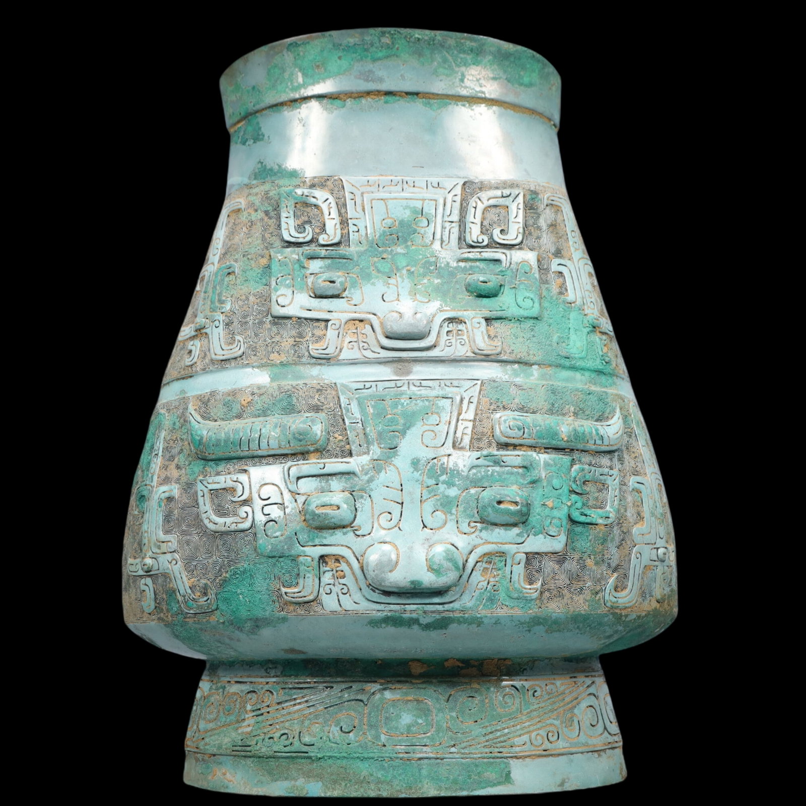 A Rare Bronze Beast-Face Pattern Vase: A Rare Bronze Beast-Face Pattern Vase,Ancient Time, China,Size:13.4inx7.5inx17.7in ;Weight:11200g 青铜兽面纹瓶，中国远古时੏