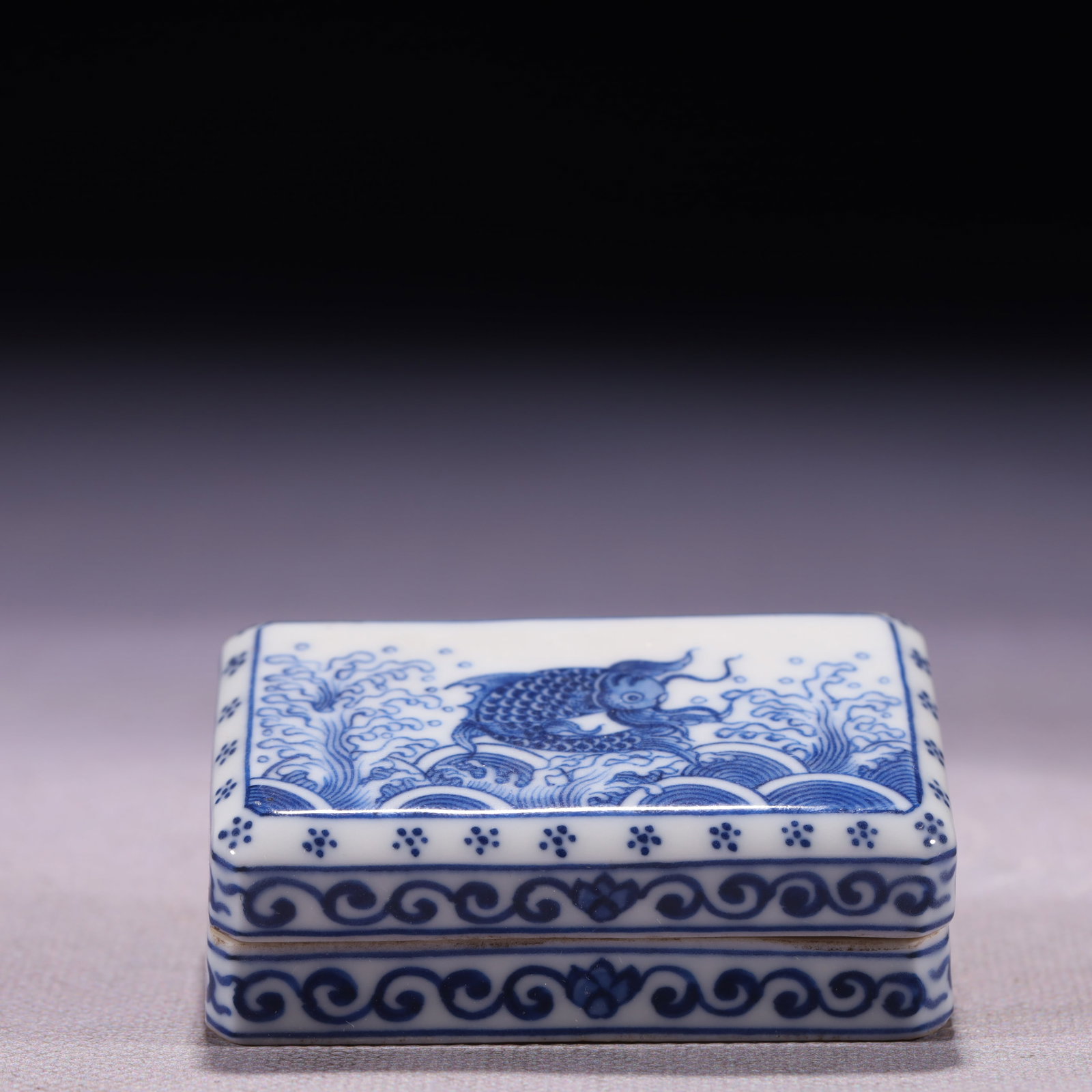 An Exquisite Blue and White Seawater and Fish Pattern Box with Cover: An Exquisite Blue and White Seawater and Fish Pattern Box with Cover,Qing Dynasty,China,With Mark,Size:2.7inx1.7inx0.9in,Weight:117g 青花海水鱼纹盖盒,&#