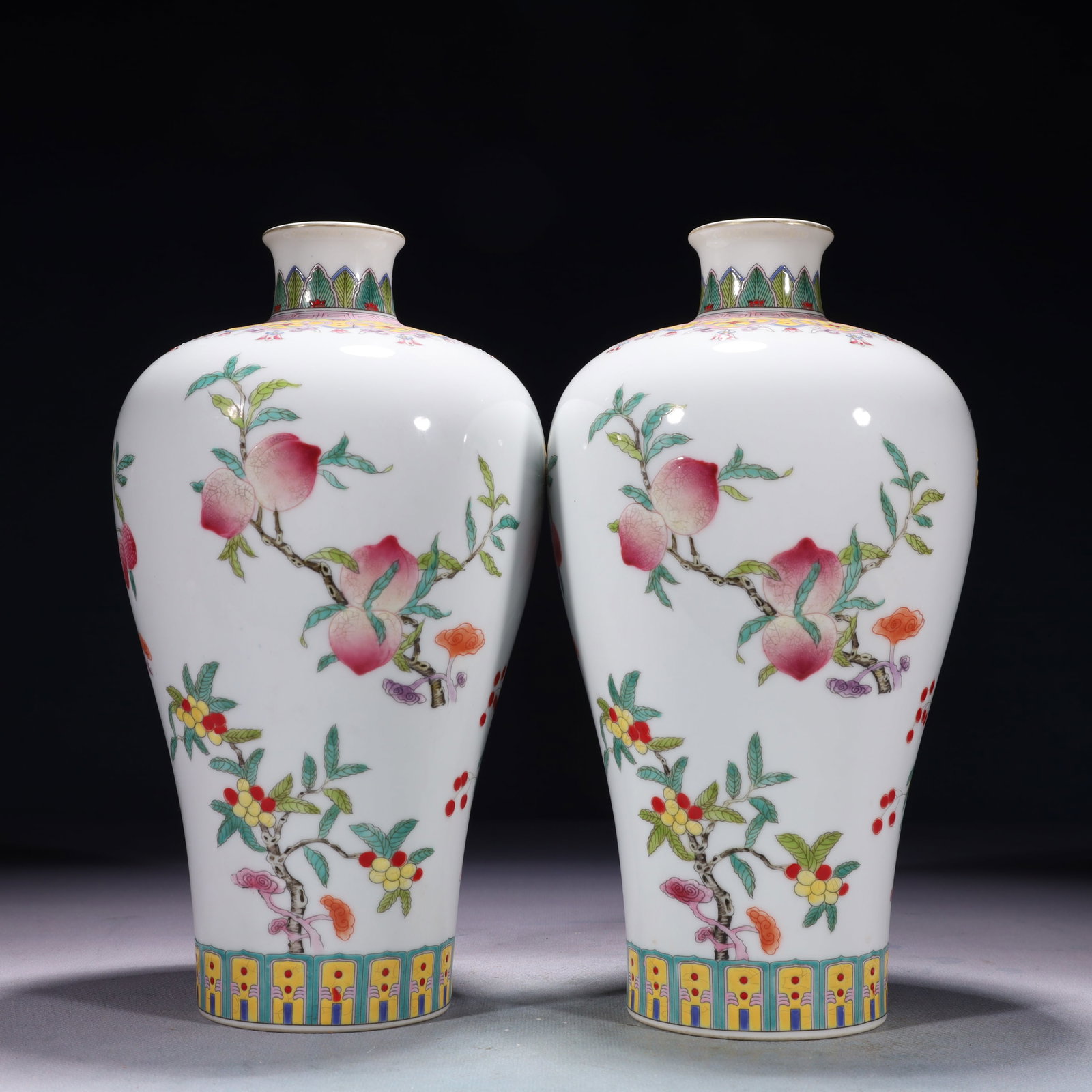 A Pair of Exquisite Famille-Rose Flower A Pair of d Fruit Pattern Vase: A Pair of Exquisite Famille-Rose Flower A Pair of d Fruit Pattern Vase,Qing Dynasty,China,Yongzheng Four-character Mark,Size:5.1inx9.4in,Weight:1850g 粉彩花果纹瓶,&