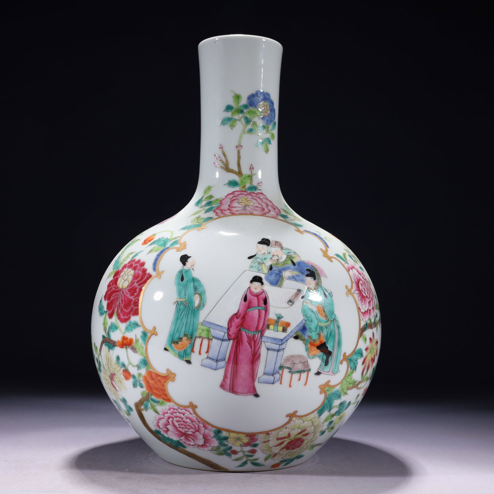 An Exquisite Famille-Rose Character and Story Pattern Vase,with poem: An Exquisite Famille-Rose Character and Story Pattern Vase,with poem,Qing Dynasty,China,Yongzheng Six-character Mark,Size:7.9inx14.2in,Weight:2800g 粉彩人物故事 