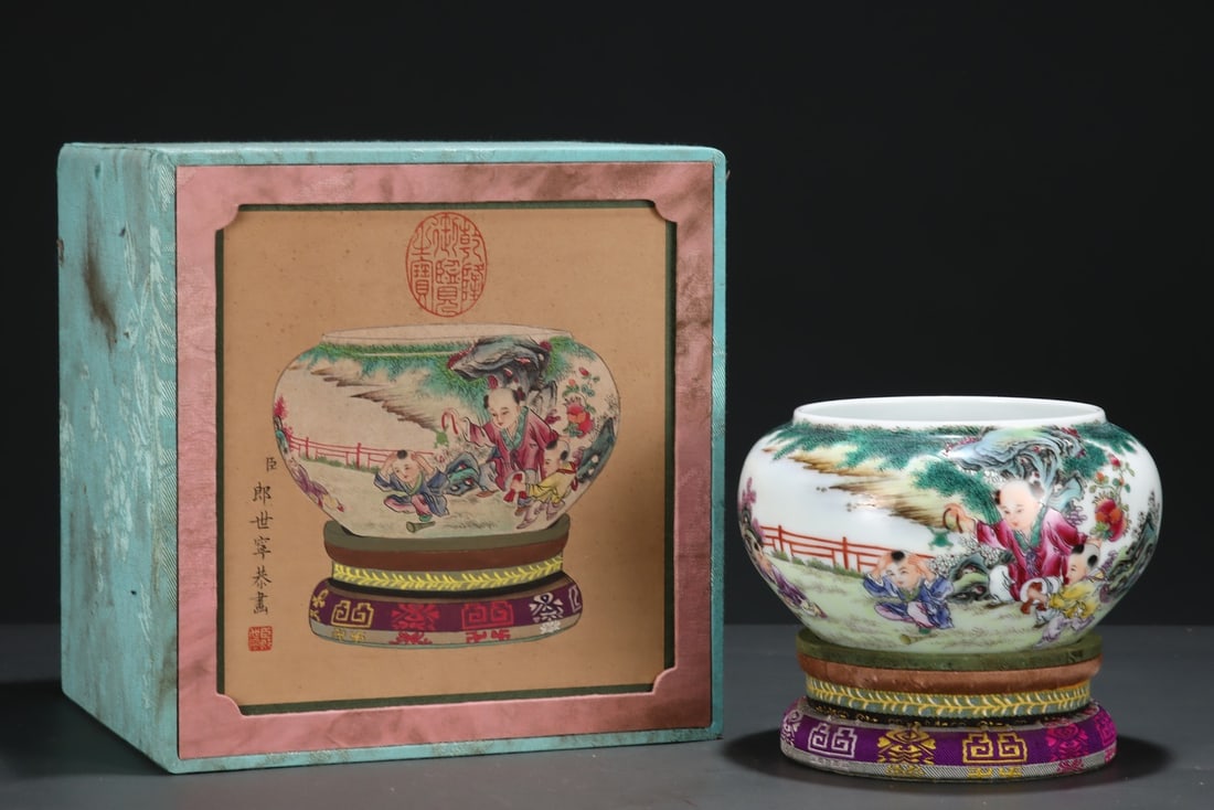 An ExquisiteFamille Rose Jar With Children At Play And Poem: An ExquisiteFamille Rose Jar With Children At Play And Poem,Qing Dynasty, China, Qianlong Six-character Mark,Size:3.9inx7.1in 粉彩婴戏图诗文罐,中&