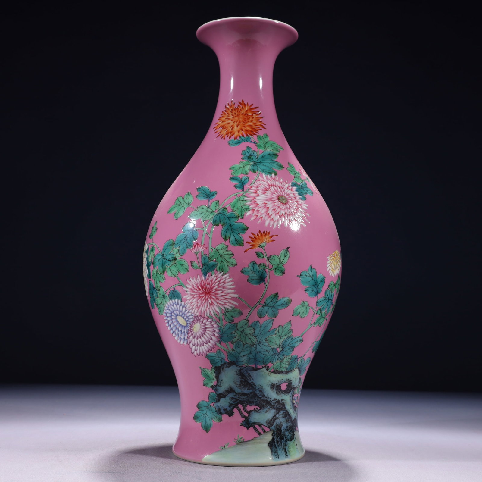 An Exquisite Pink Ground Famille-Rose Flower Pattern Vase,with poem: An Exquisite Pink Ground Famille-Rose Flower Pattern Vase,with poem,Qing Dynasty,China,Yongzheng Six-character Mark,Size:6.3inx15.7in,Weight:2650g 粉地粉彩花卉ń