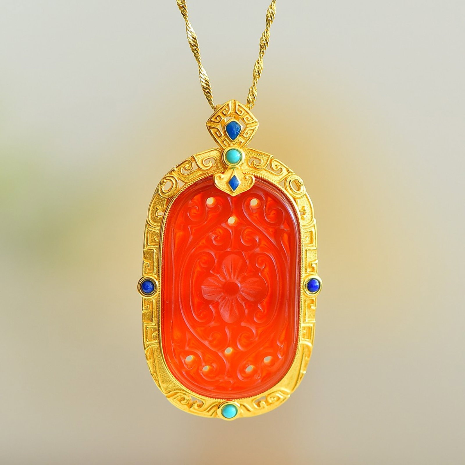 An Exquisite Sterling Silver-Gold Plated Inlaid Red Agate Necklace: An Exquisite Sterling Silver-Gold Plated Inlaid Red Agate Necklace,Size:20mmx34mm 纯银镀金镶红玛瑙项链