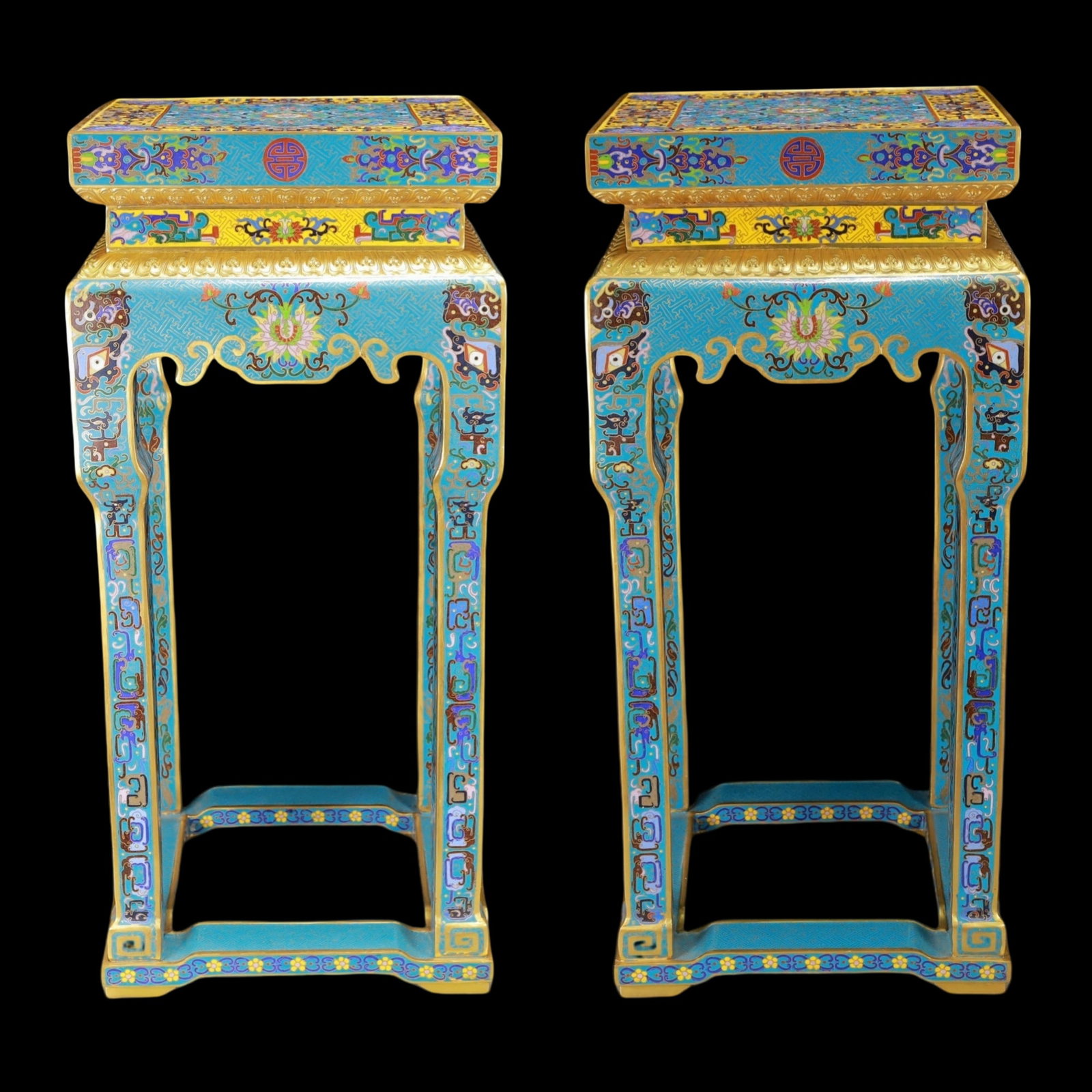 A Pair of Huge Cloisonne Lotus Pattern Flower Table: A Pair of Huge Cloisonne Lotus Pattern Flower Table,Qing Dynasty, China,Size:15inx32.7in,Total Weight:32800g 一对景泰蓝缠枝莲纹花几,&#