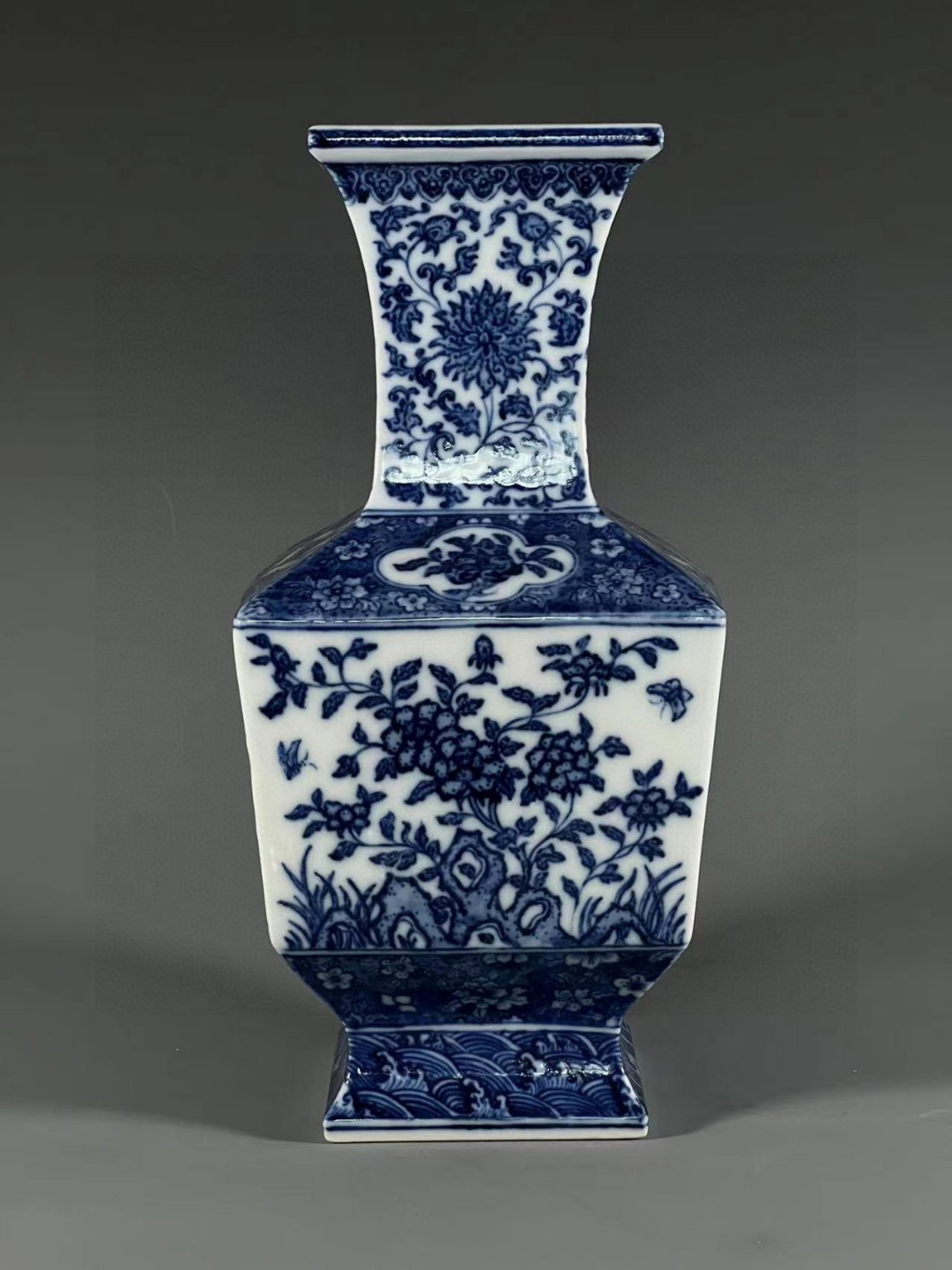 An Exquisite Blue and White Flower and Butterfly Pattern Vase: An Exquisite Blue and White Flower and Butterfly Pattern Vase,Qing Dynasty,China,Qianlong Six-character Mark,Size:11.7inx4in 青花花卉蝴蝶纹瓶,中&#