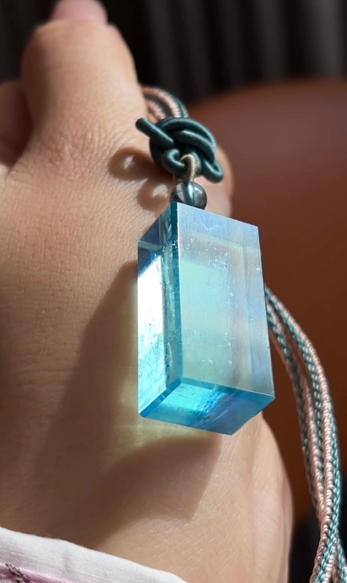 An Exquisite Aquamarine Pendant: An Exquisite Aquamarine Pendant,Size:31mmx15.2mmx12.5mm,Weight:18.2g 海蓝宝吊坠